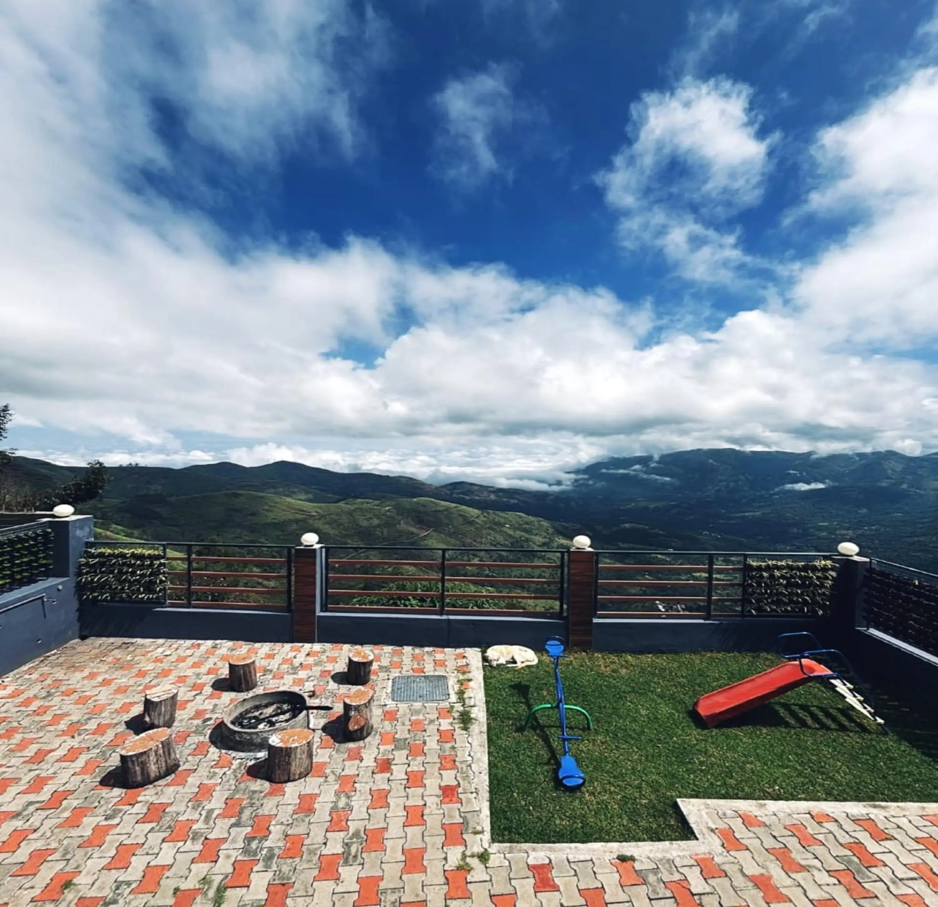 Mountain view in Mist View Mountain view in Mist View