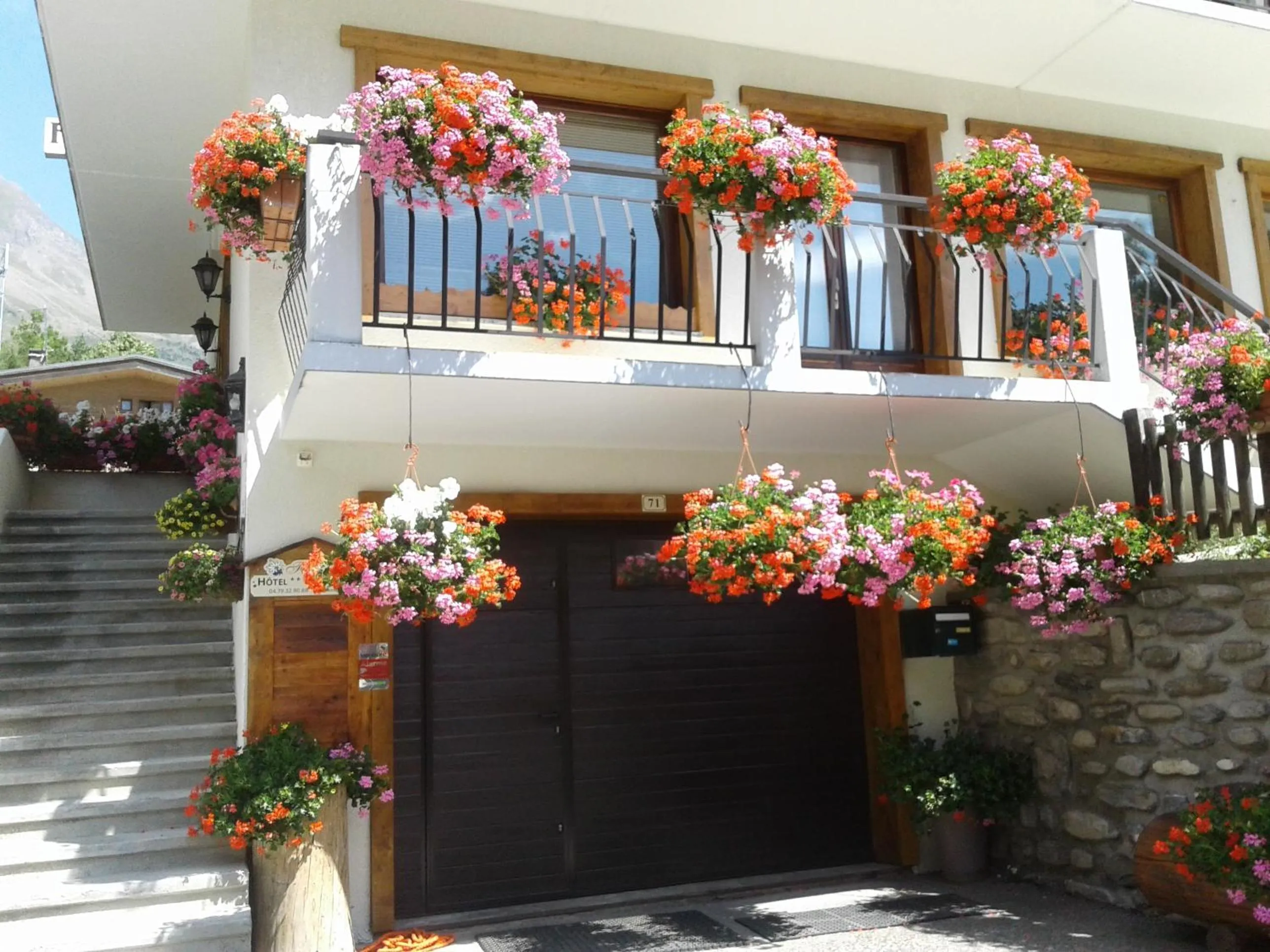 Facade/entrance in Hôtel Flor'Alpes