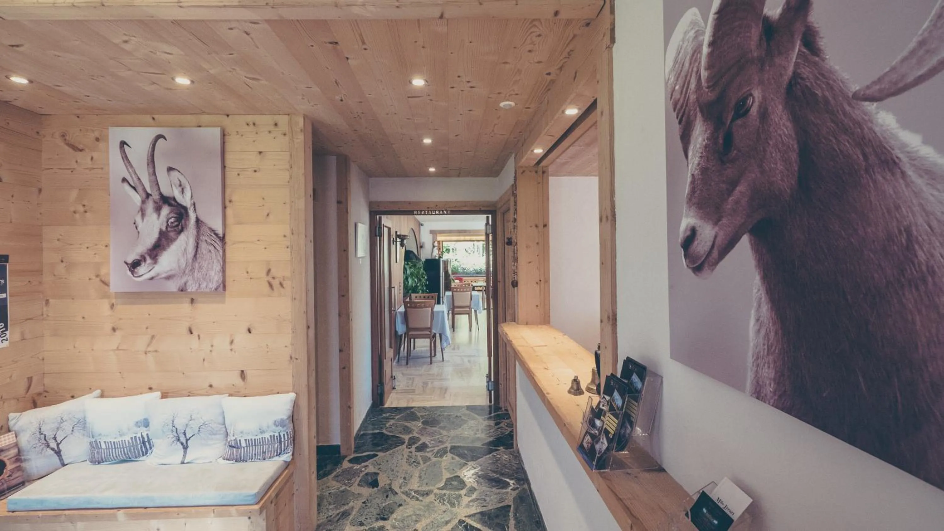 Lobby or reception in Hôtel Flor'Alpes