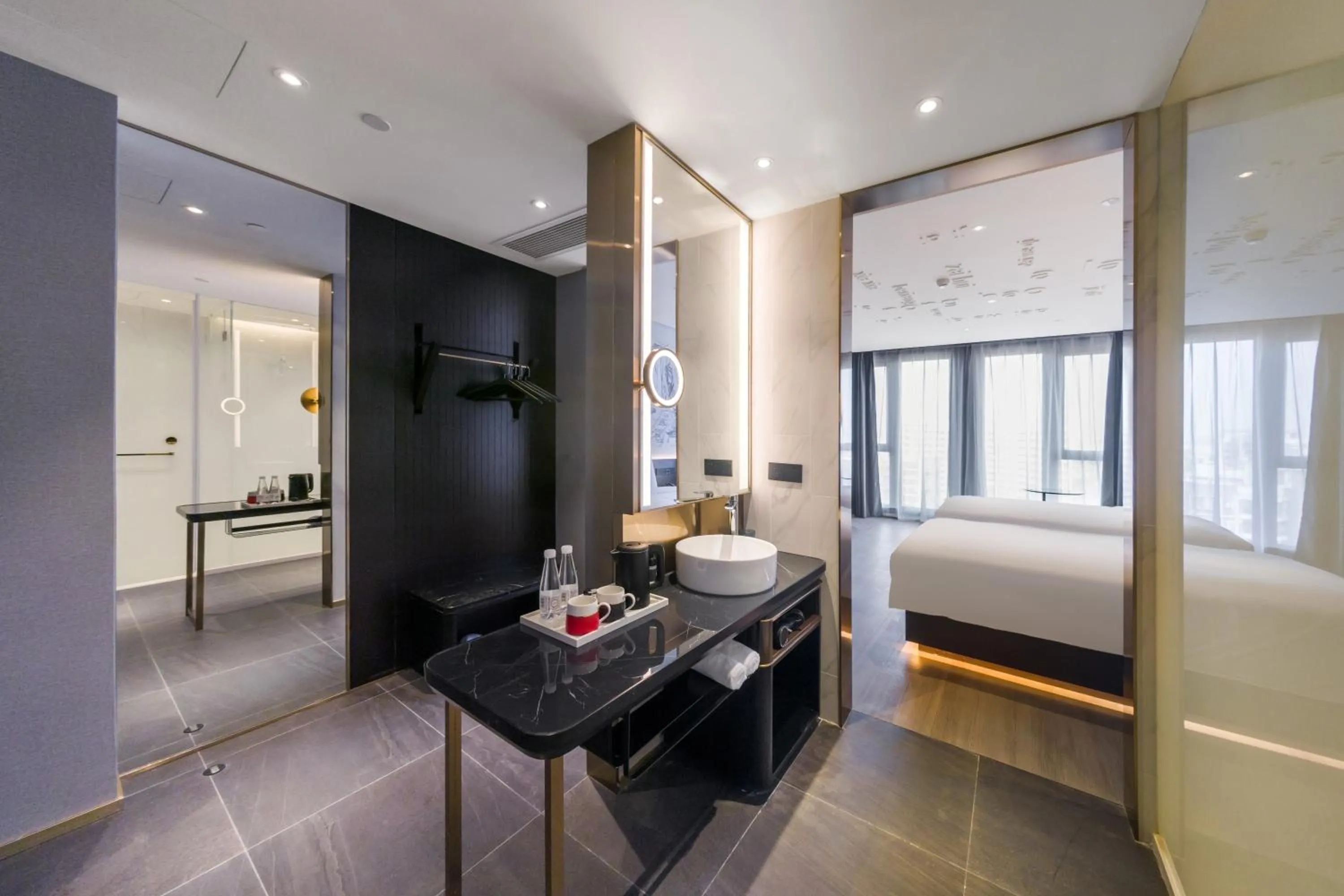 Toilet, Bed in Shanghai Lianhang Road Pujiang Town CitiGO Hotel