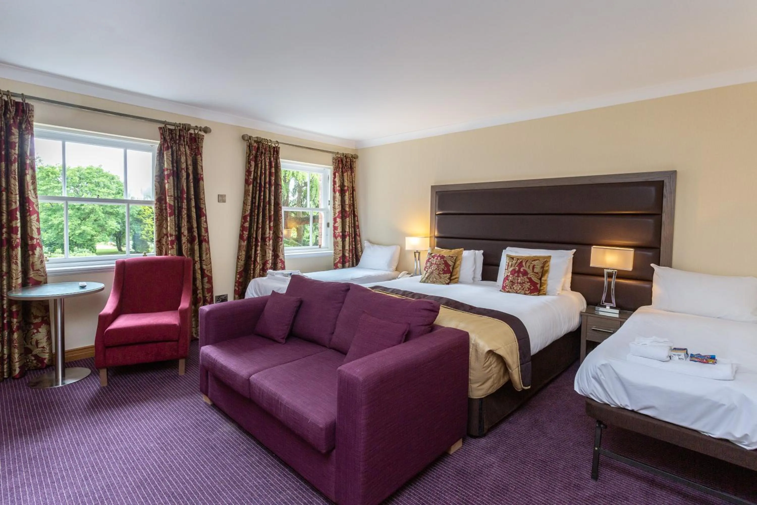 Family, Bed in Ardencote