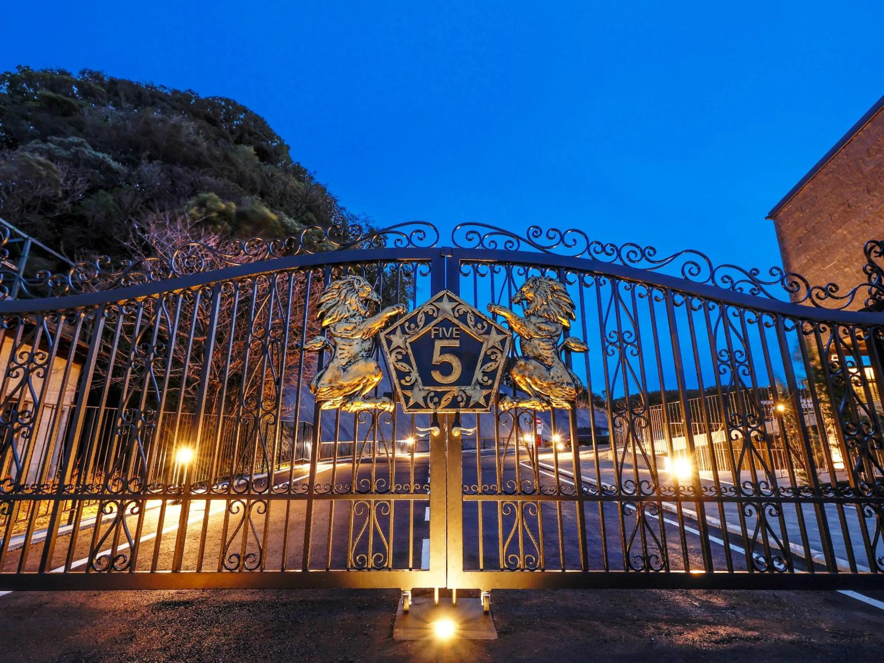 Property building in FIVE SPRING RESORT THE SHIRAHAMA