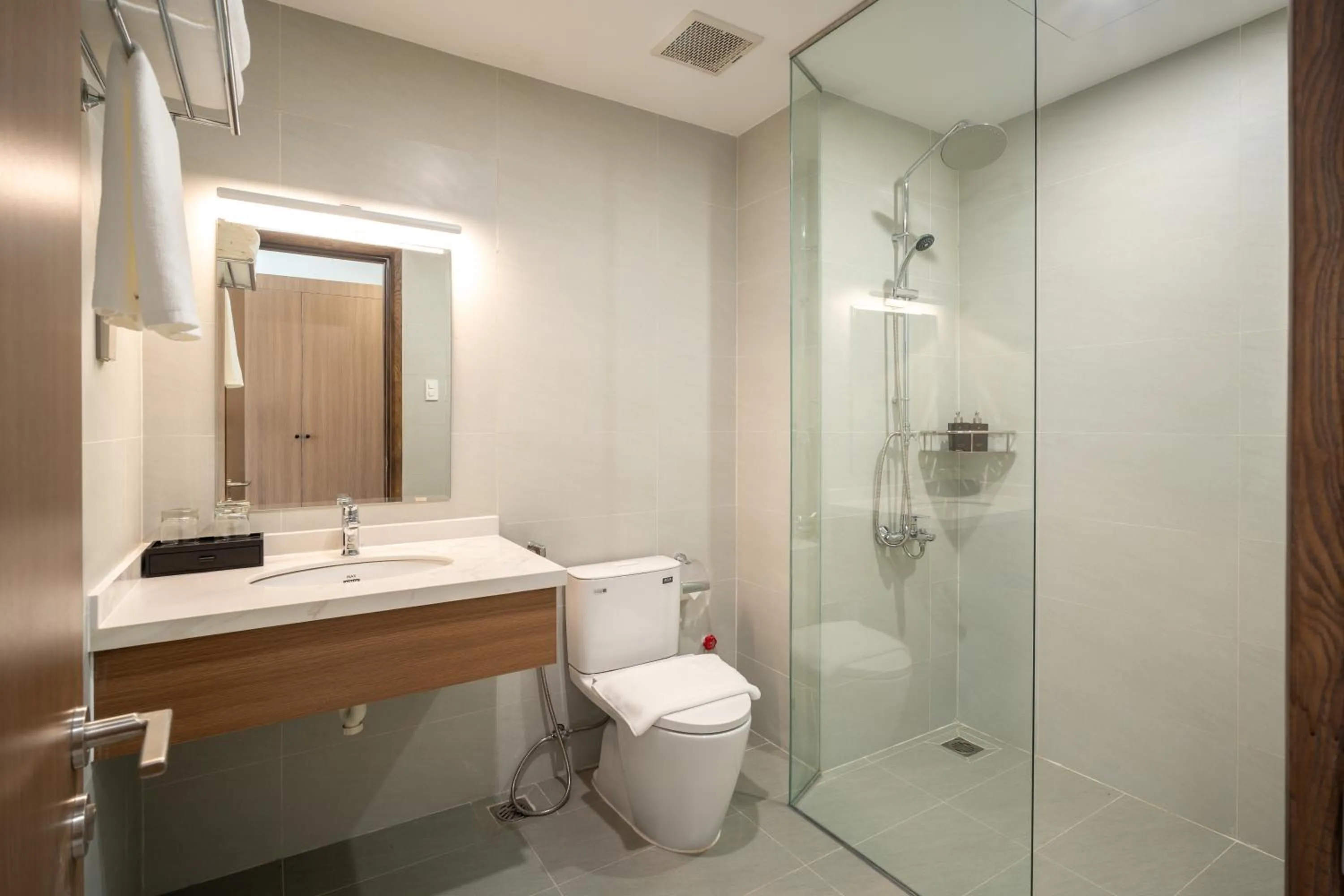 Shower in The HUB Hotel - Airport