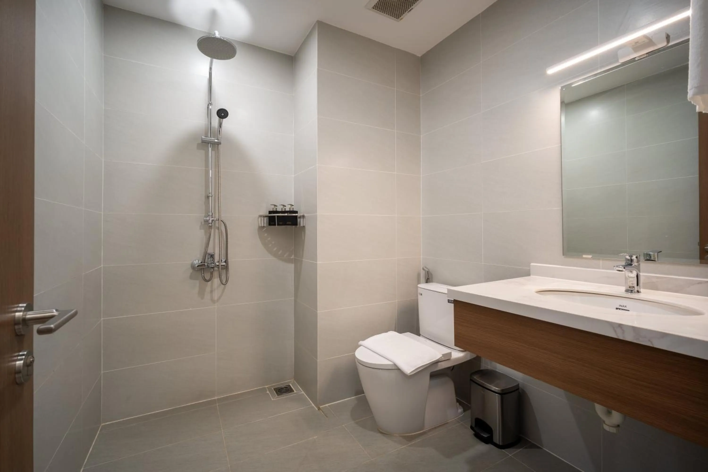 Bathroom in The HUB Hotel - Airport