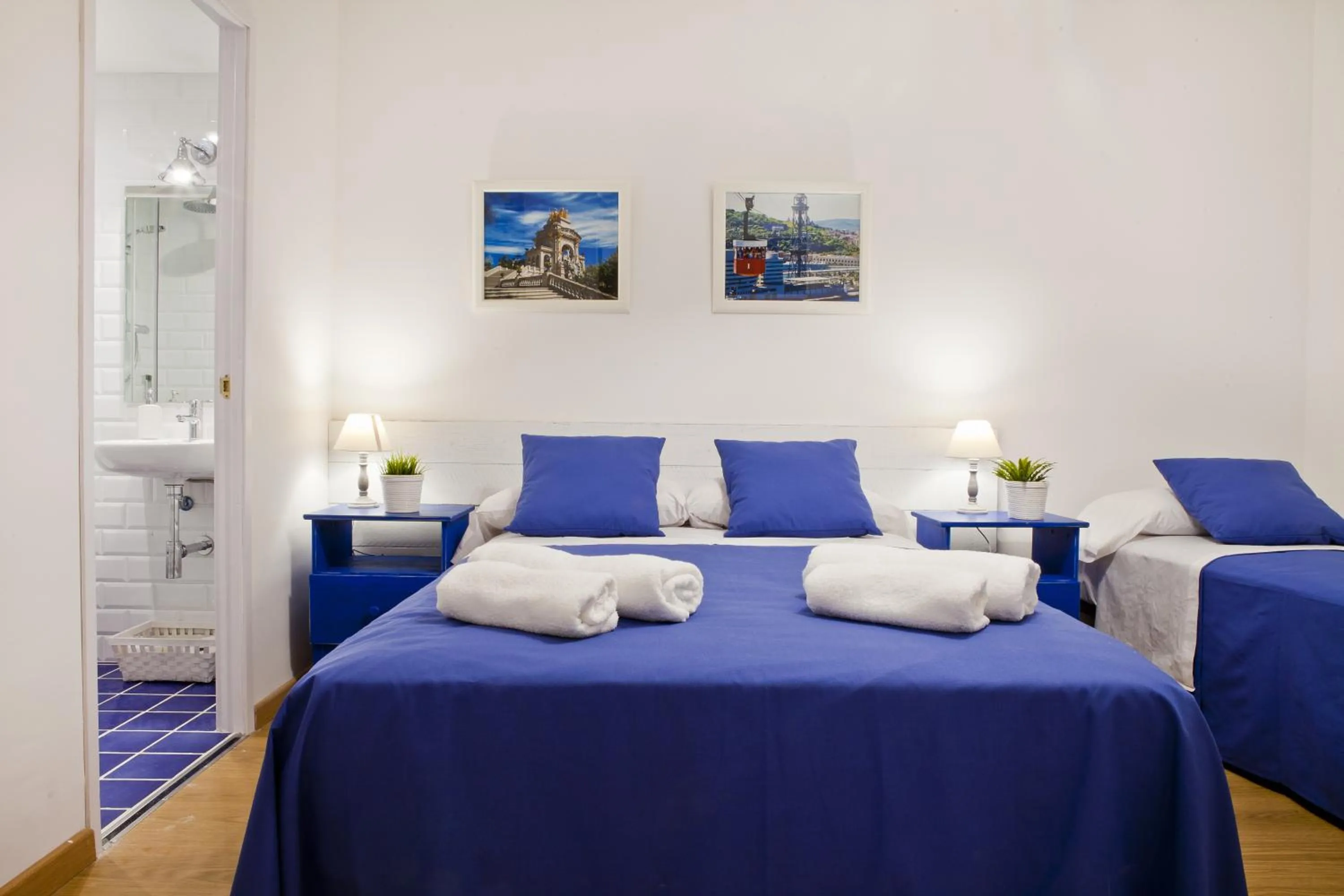 Photo of the whole room, Bed in Blue Barcelona