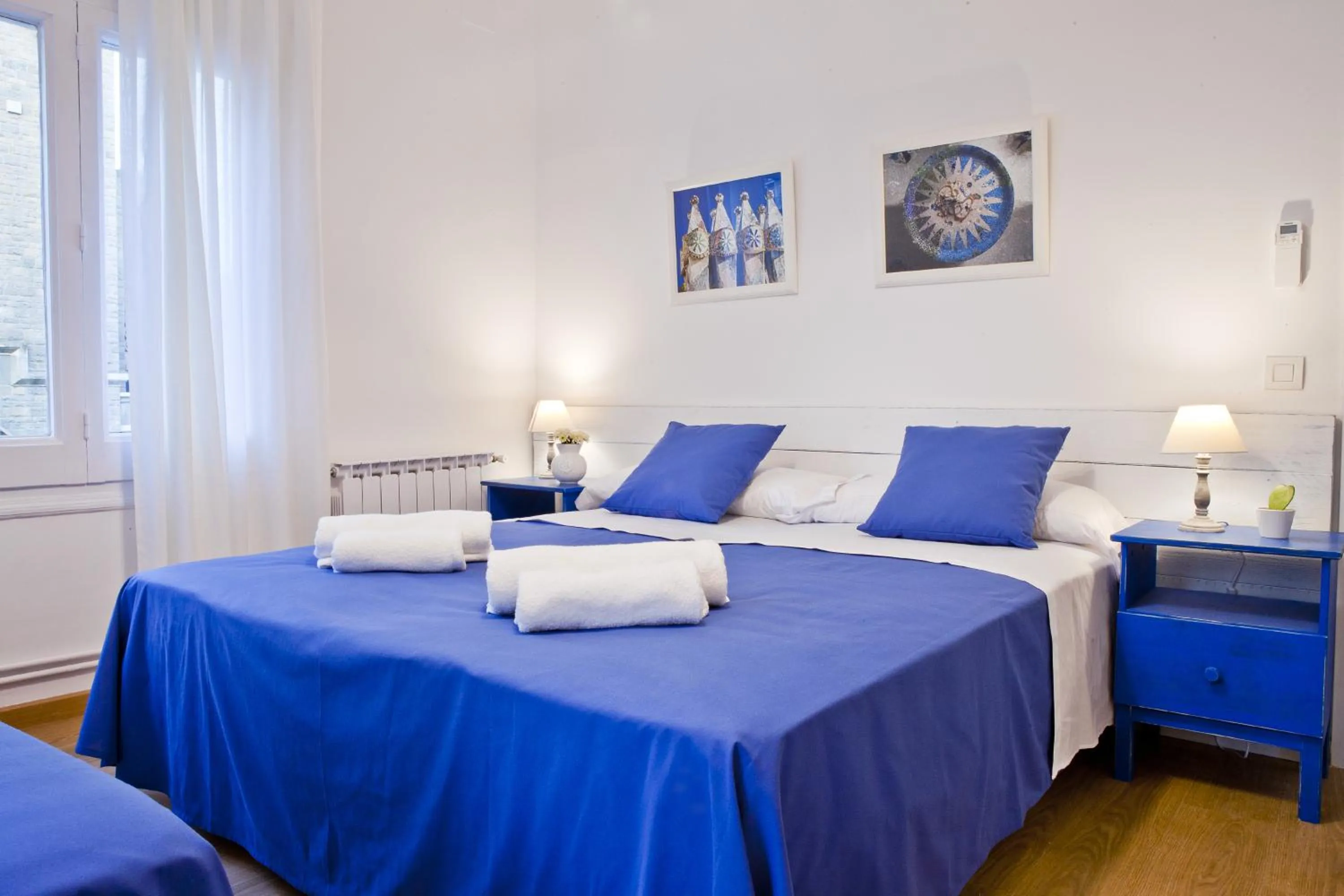 Photo of the whole room, Bed in Blue Barcelona