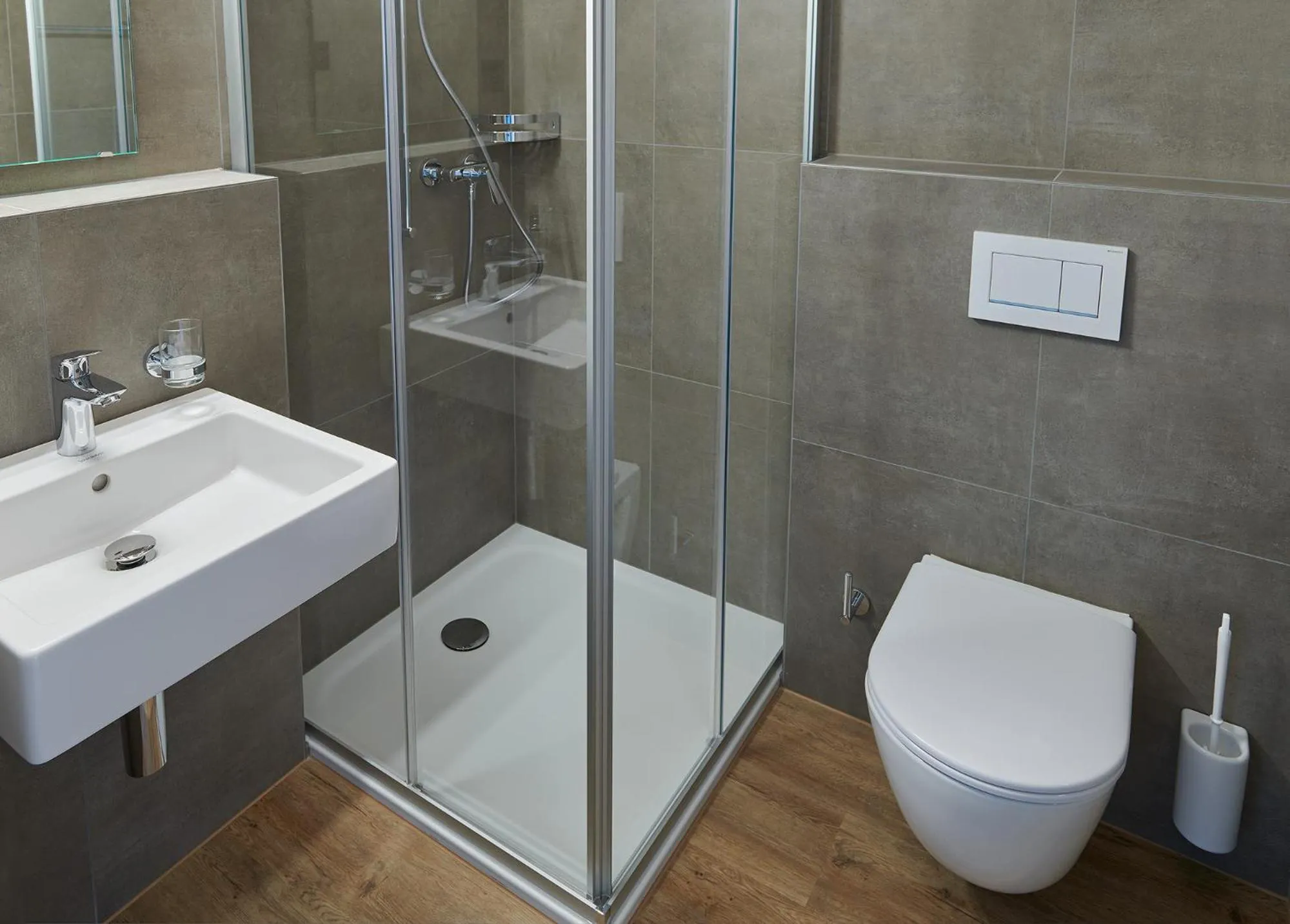 Shower in Hotel Jäger Jeuss - Murten - Self-Check-in