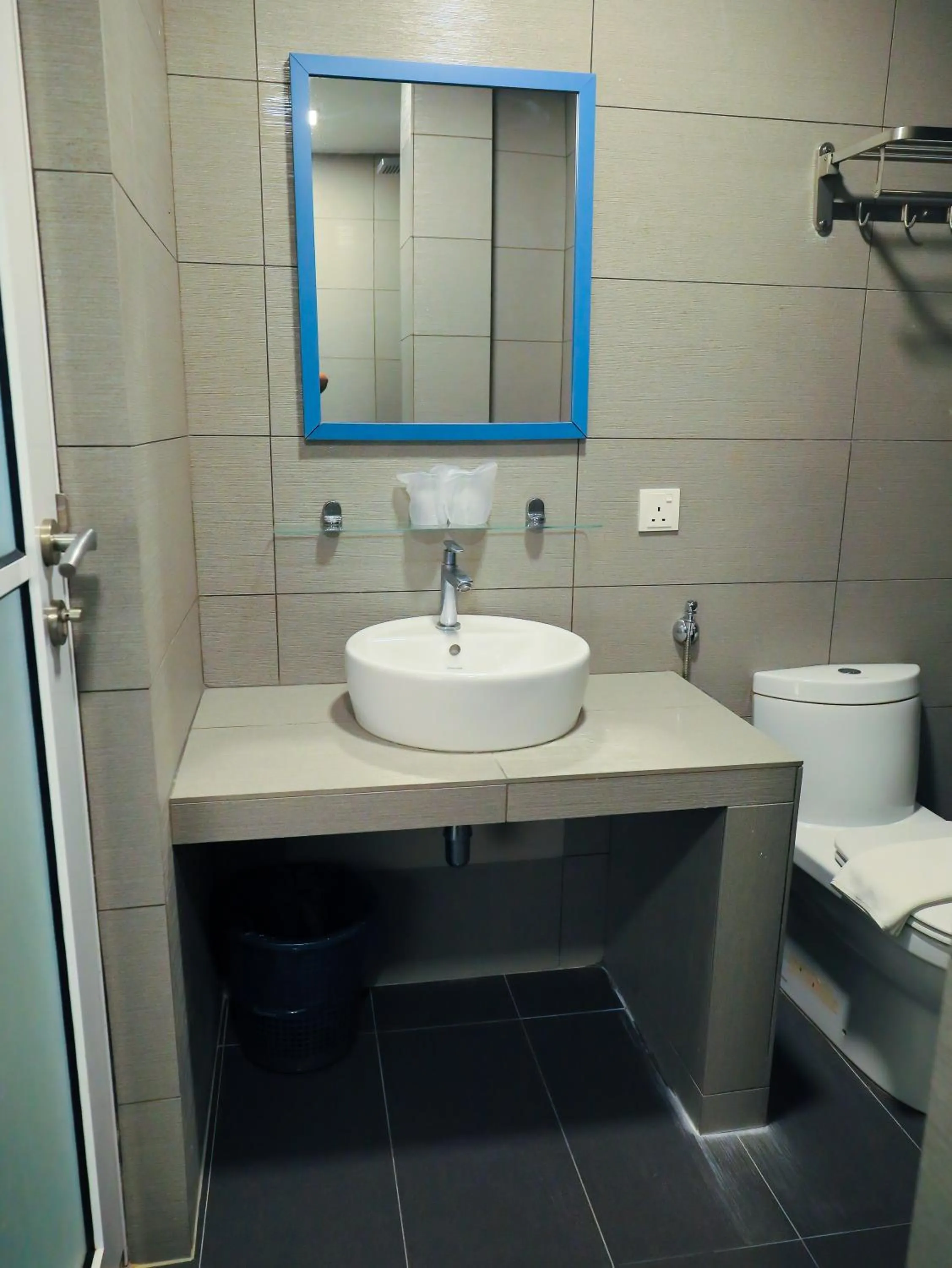 Toilet in BIG TREE HOTEL