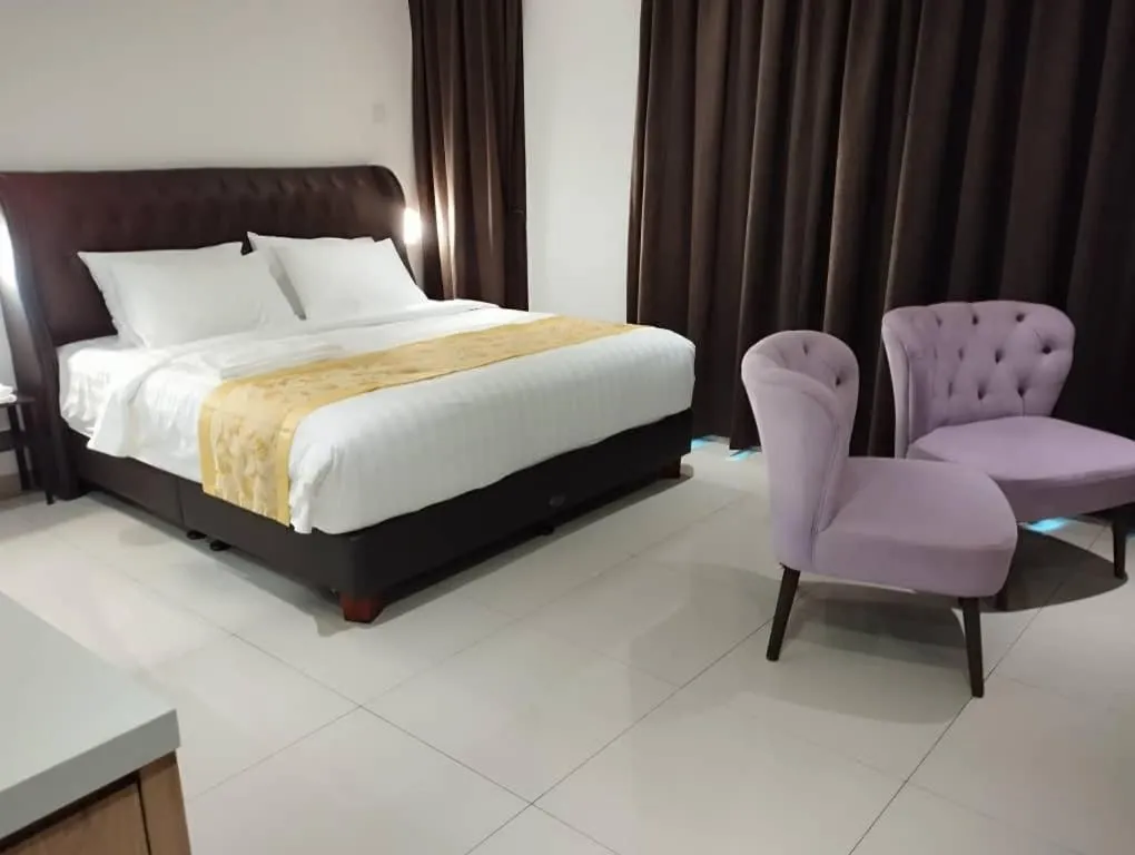 Bed in BIG TREE HOTEL