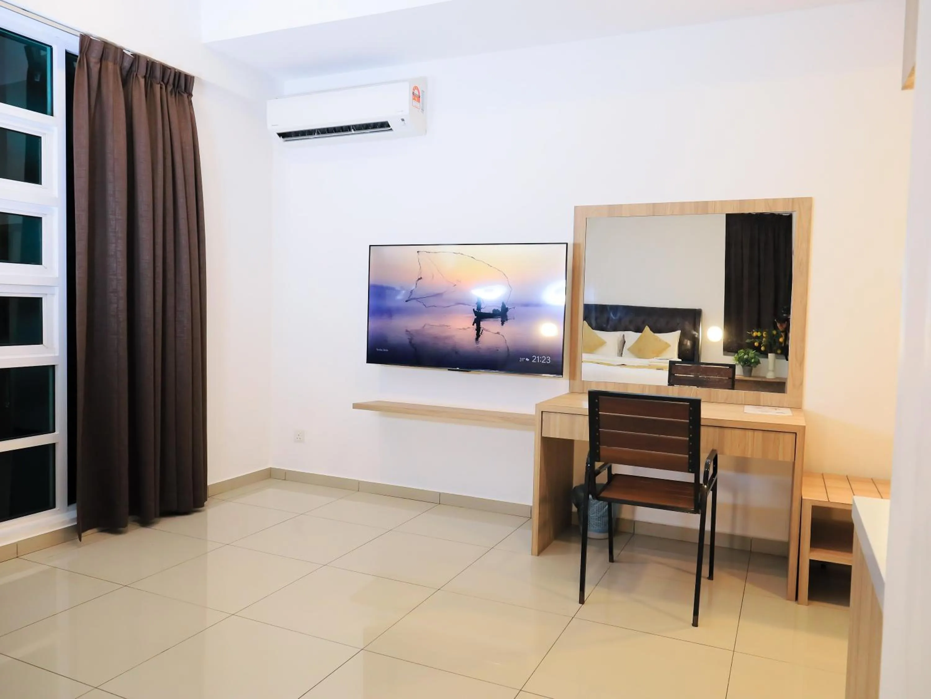 TV and multimedia in BIG TREE HOTEL