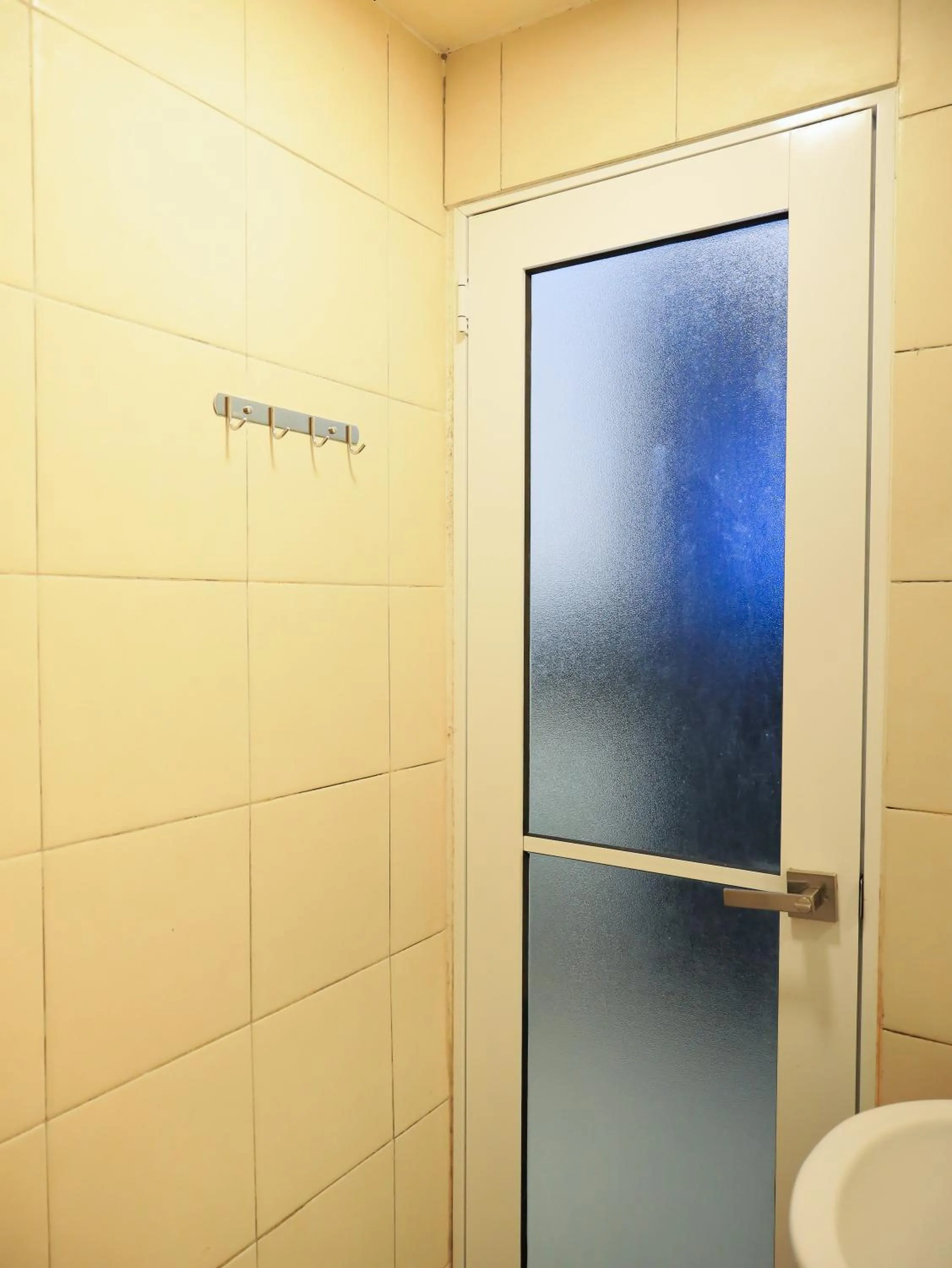 Shower in BIG TREE HOTEL