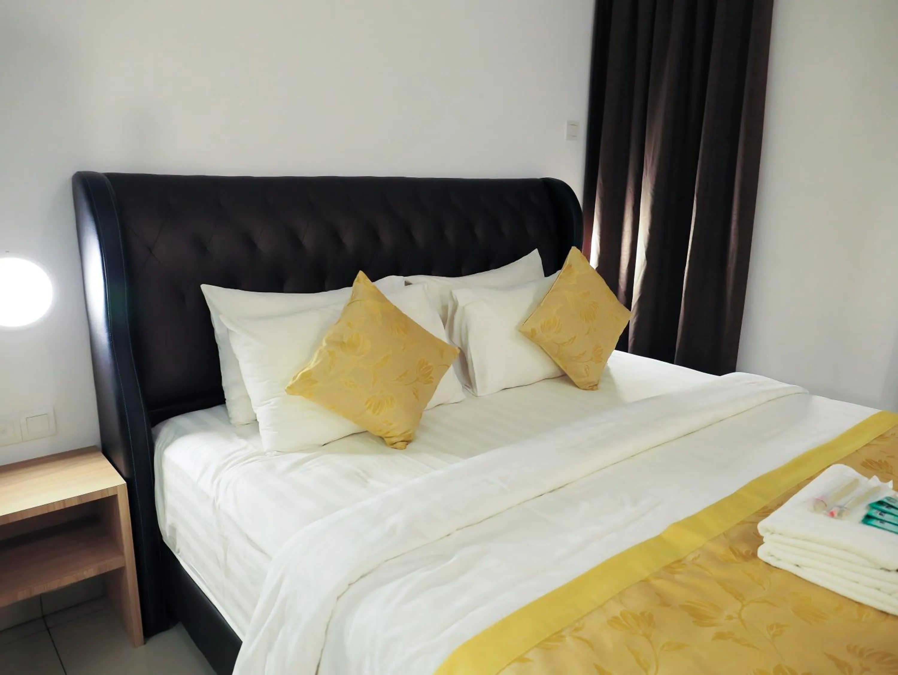 Bed in BIG TREE HOTEL