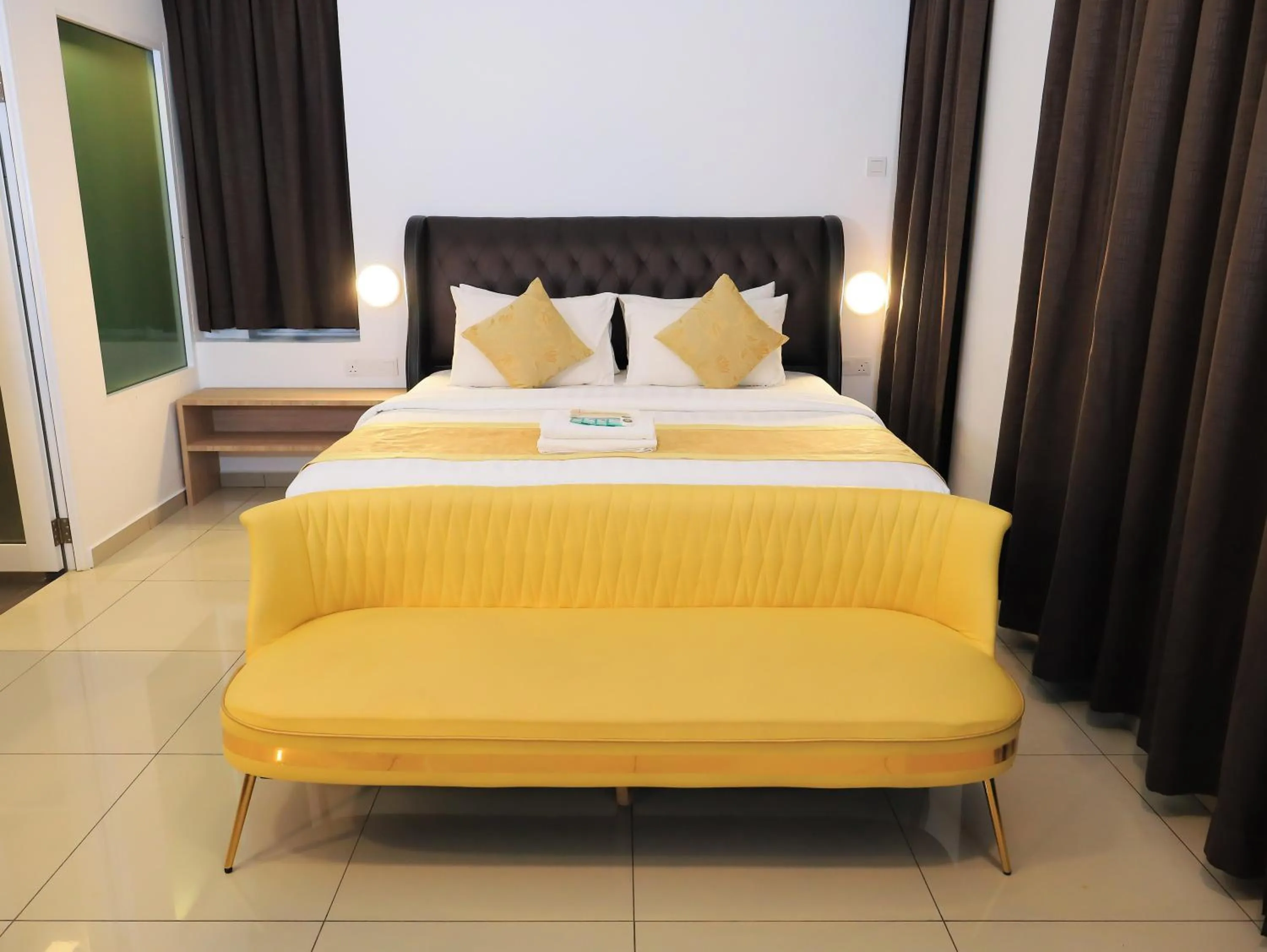 Bed in BIG TREE HOTEL