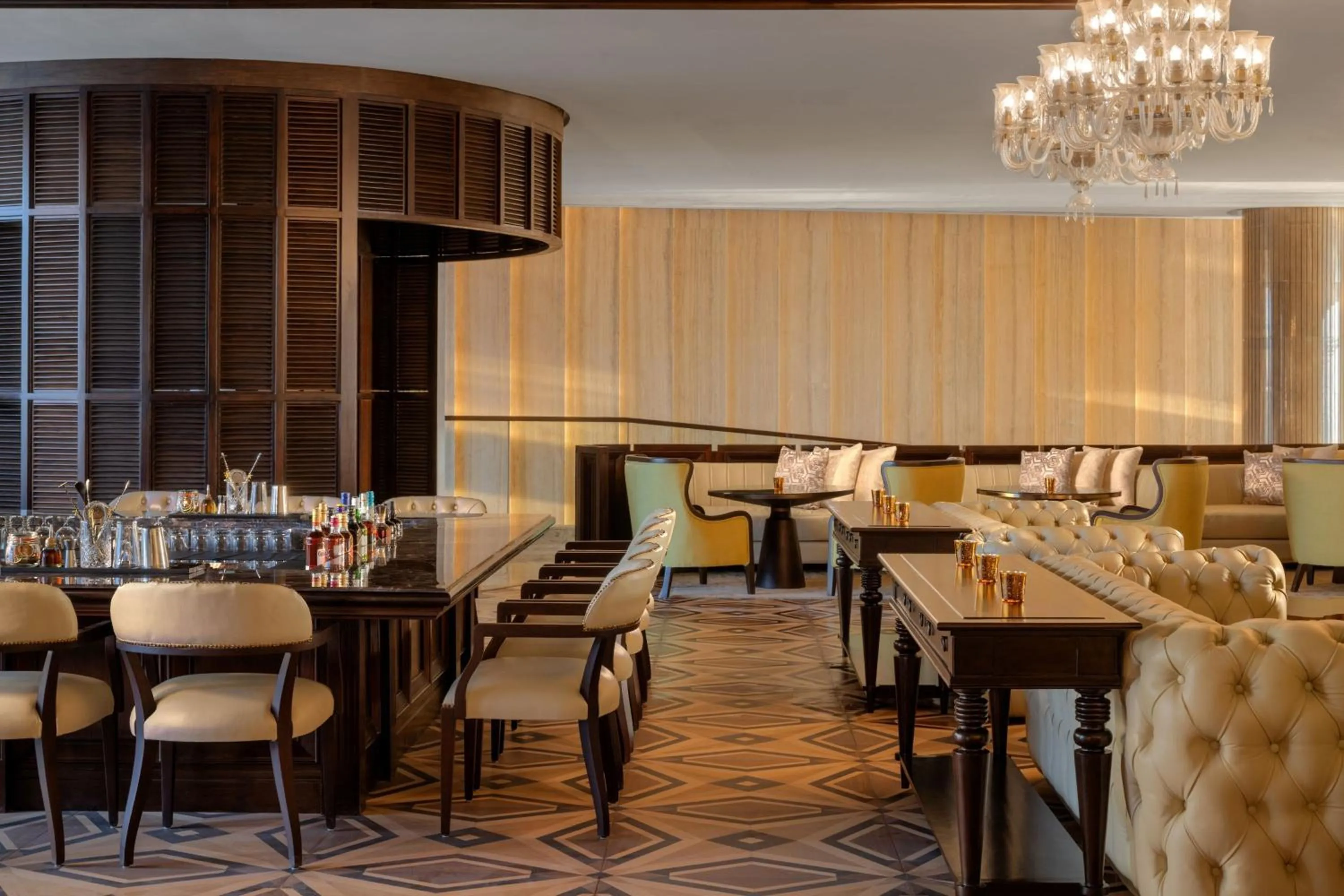 Lounge or bar in ITC Ratnadipa, a Luxury Collection Hotel, Colombo