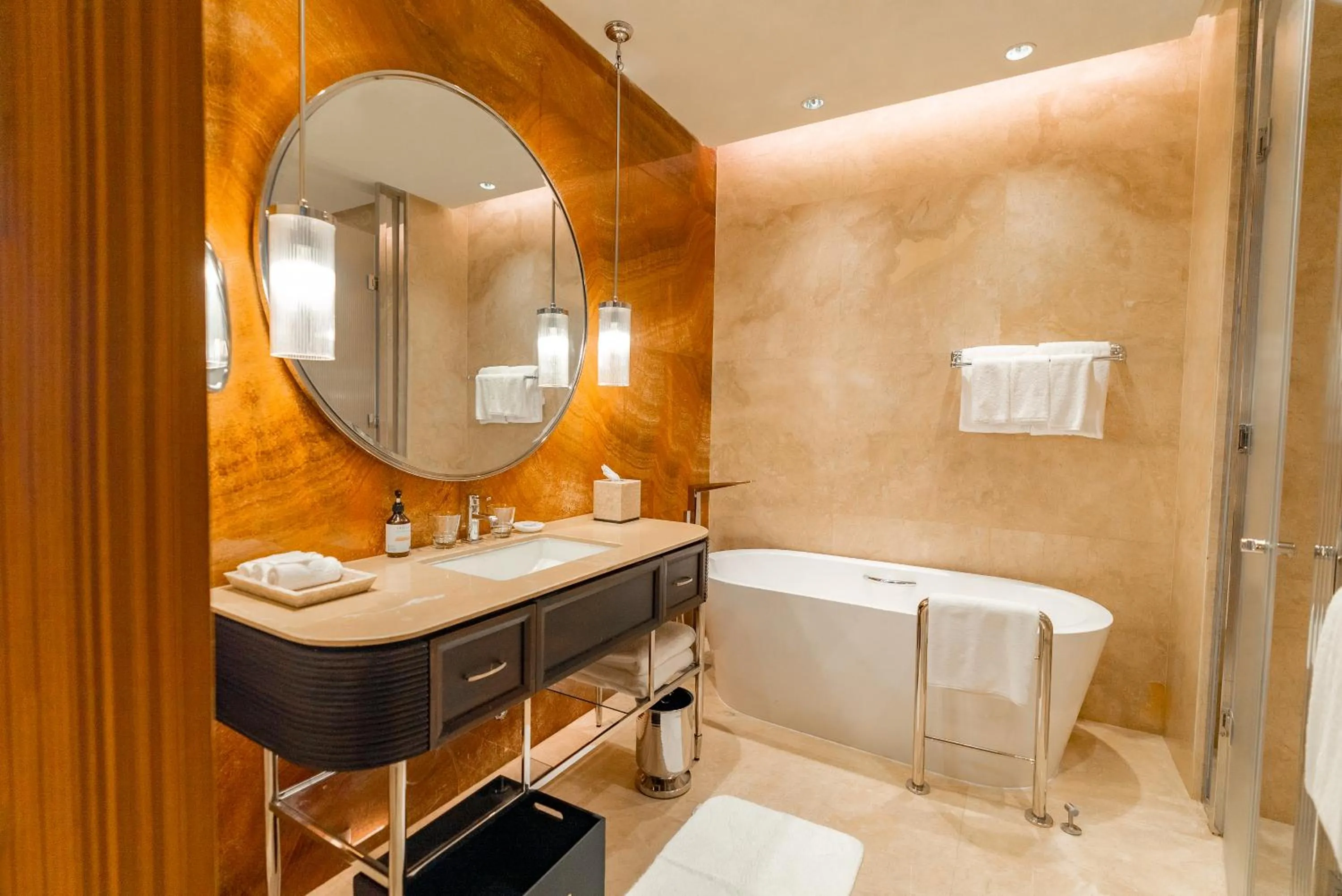 Bathroom in ITC Ratnadipa, a Luxury Collection Hotel, Colombo