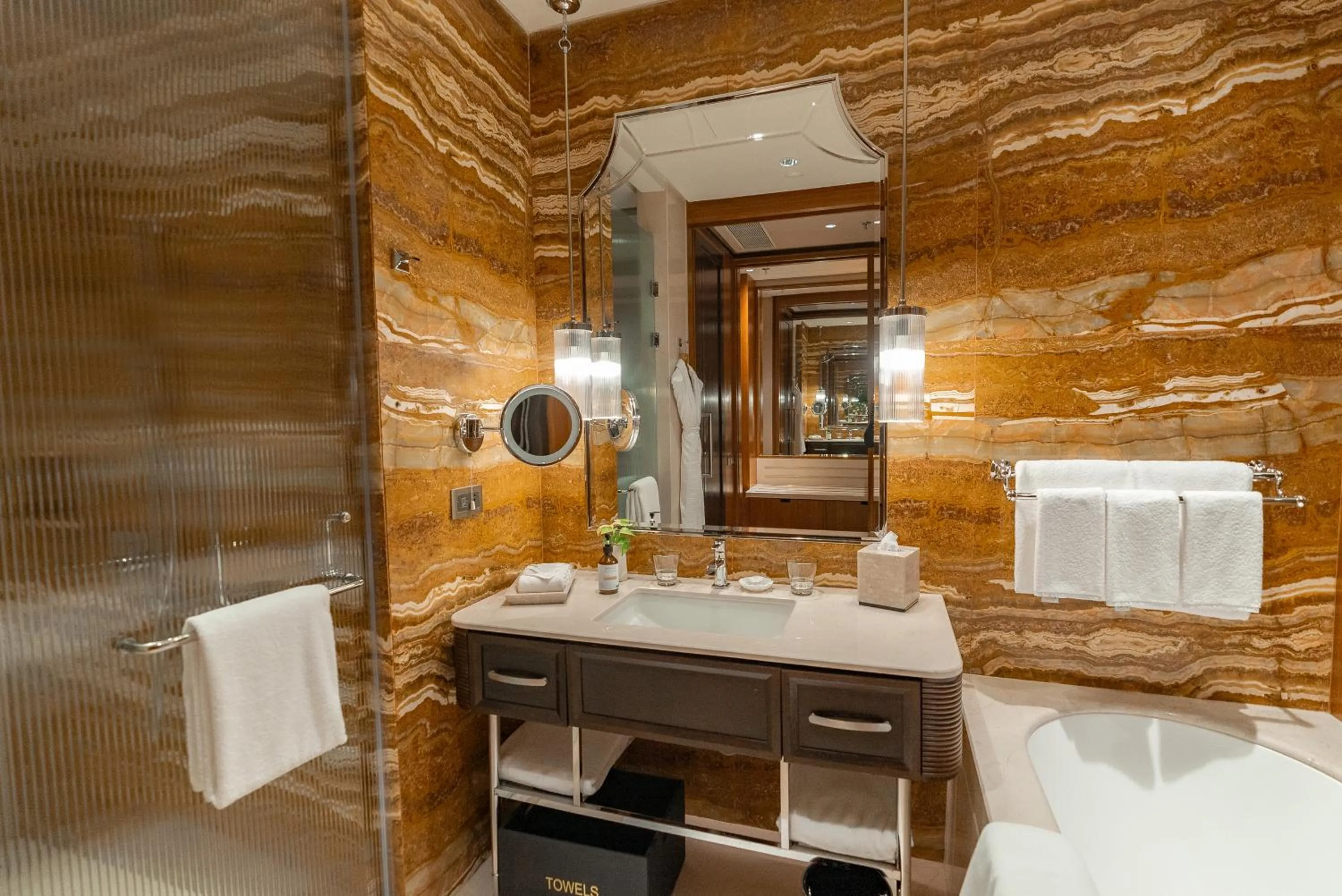 Shower in ITC Ratnadipa, a Luxury Collection Hotel, Colombo