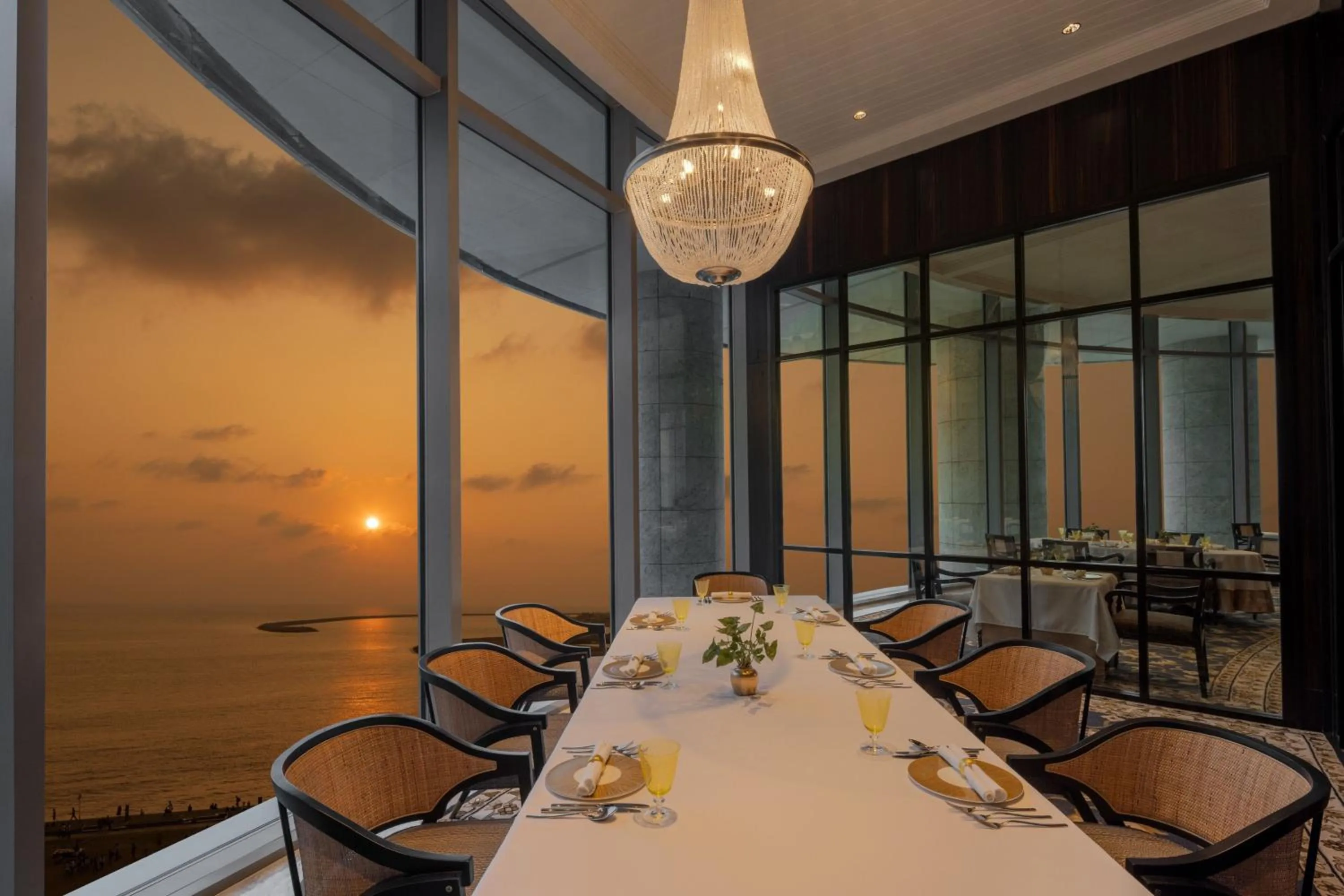 Restaurant/places to eat in ITC Ratnadipa, a Luxury Collection Hotel, Colombo