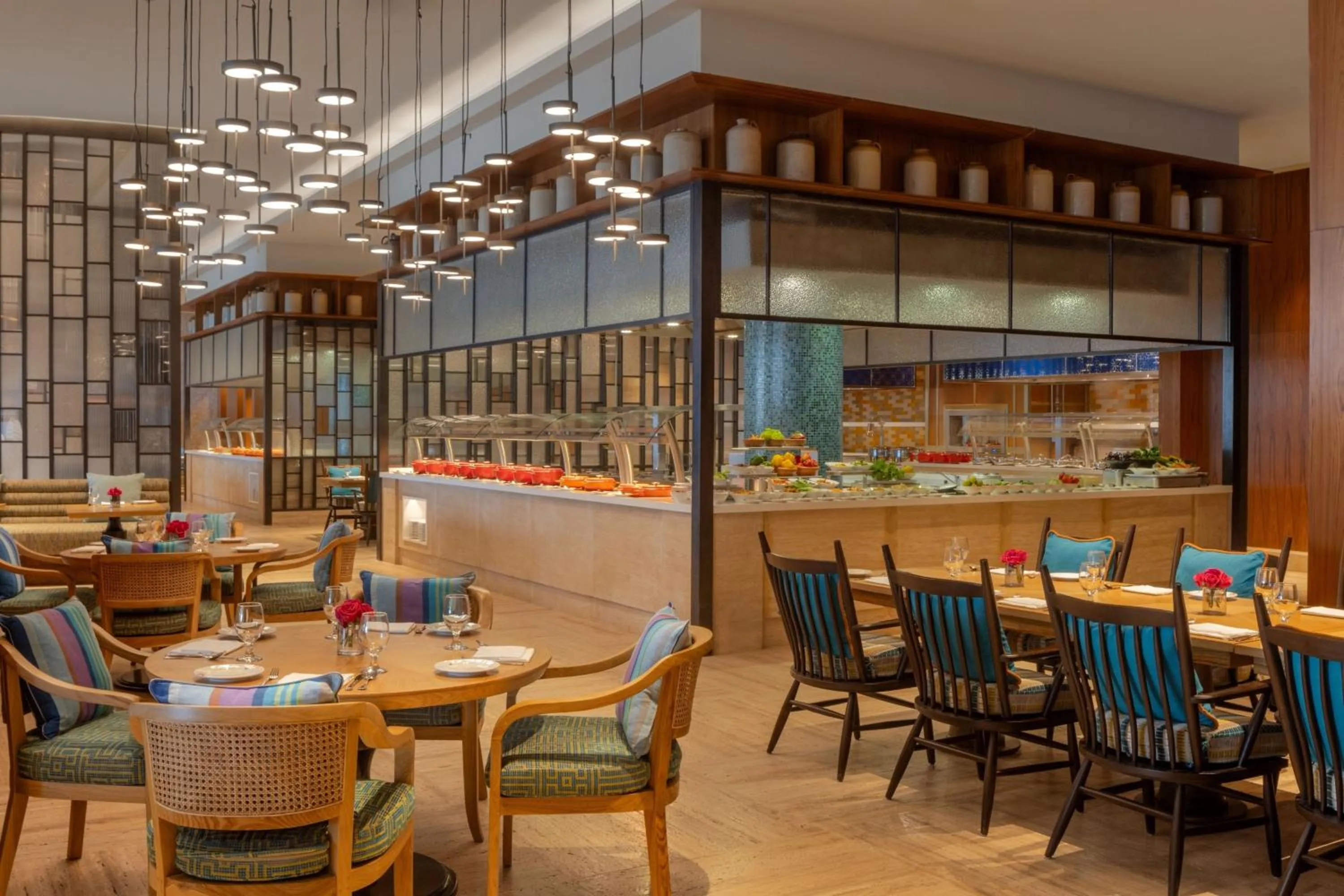 Restaurant/places to eat in ITC Ratnadipa, a Luxury Collection Hotel, Colombo