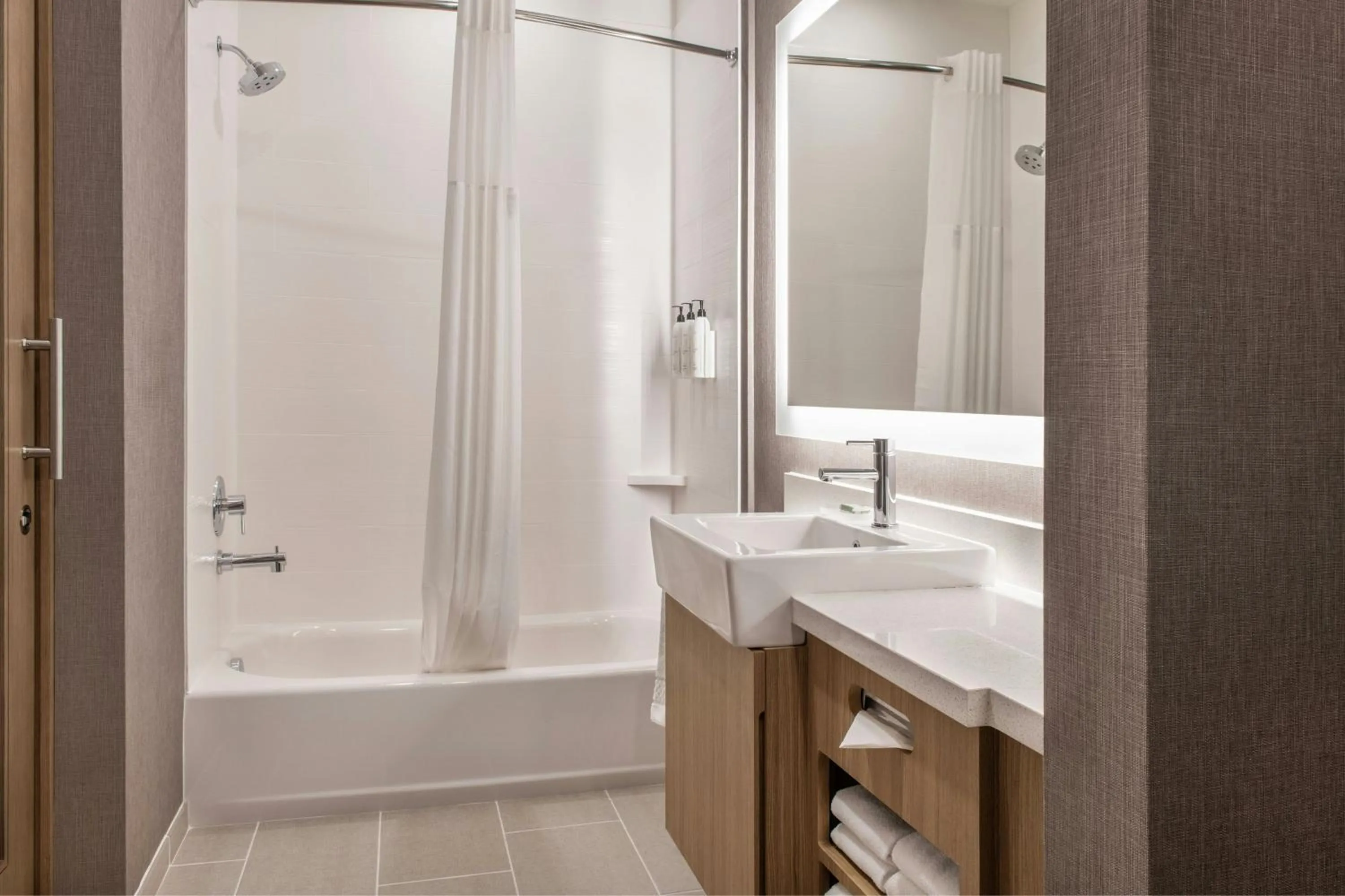 Bathroom in SpringHill Suites by Marriott Phoenix West/Avondale