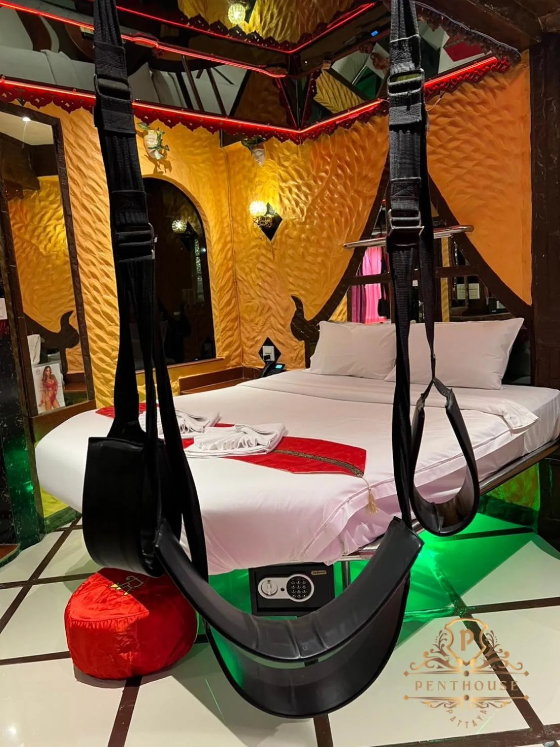 Bedroom, Bed in PENTHOUSE PATTAYA