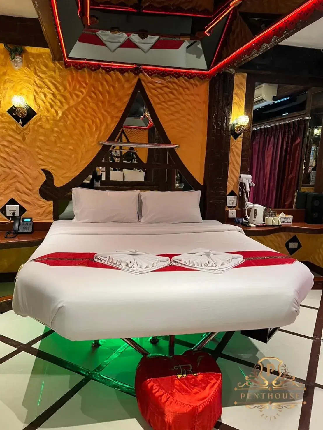 Bed in PENTHOUSE PATTAYA Bed in PENTHOUSE PATTAYA