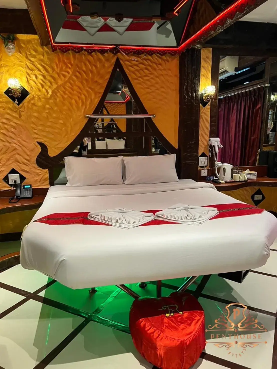 Bed in PENTHOUSE PATTAYA Bed in PENTHOUSE PATTAYA