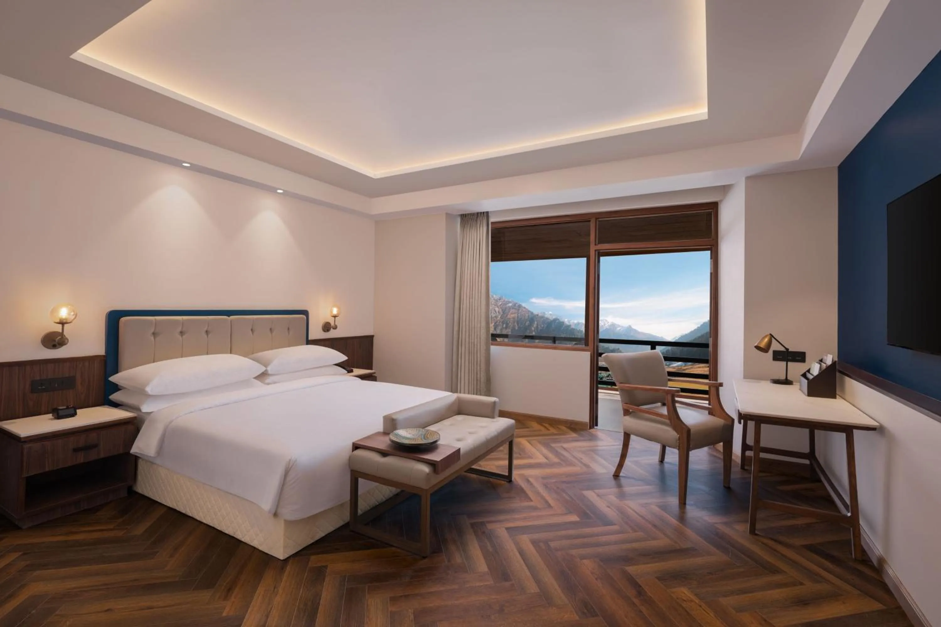 Photo of the whole room, Bed in Four Points by Sheraton Sonmarg Resort