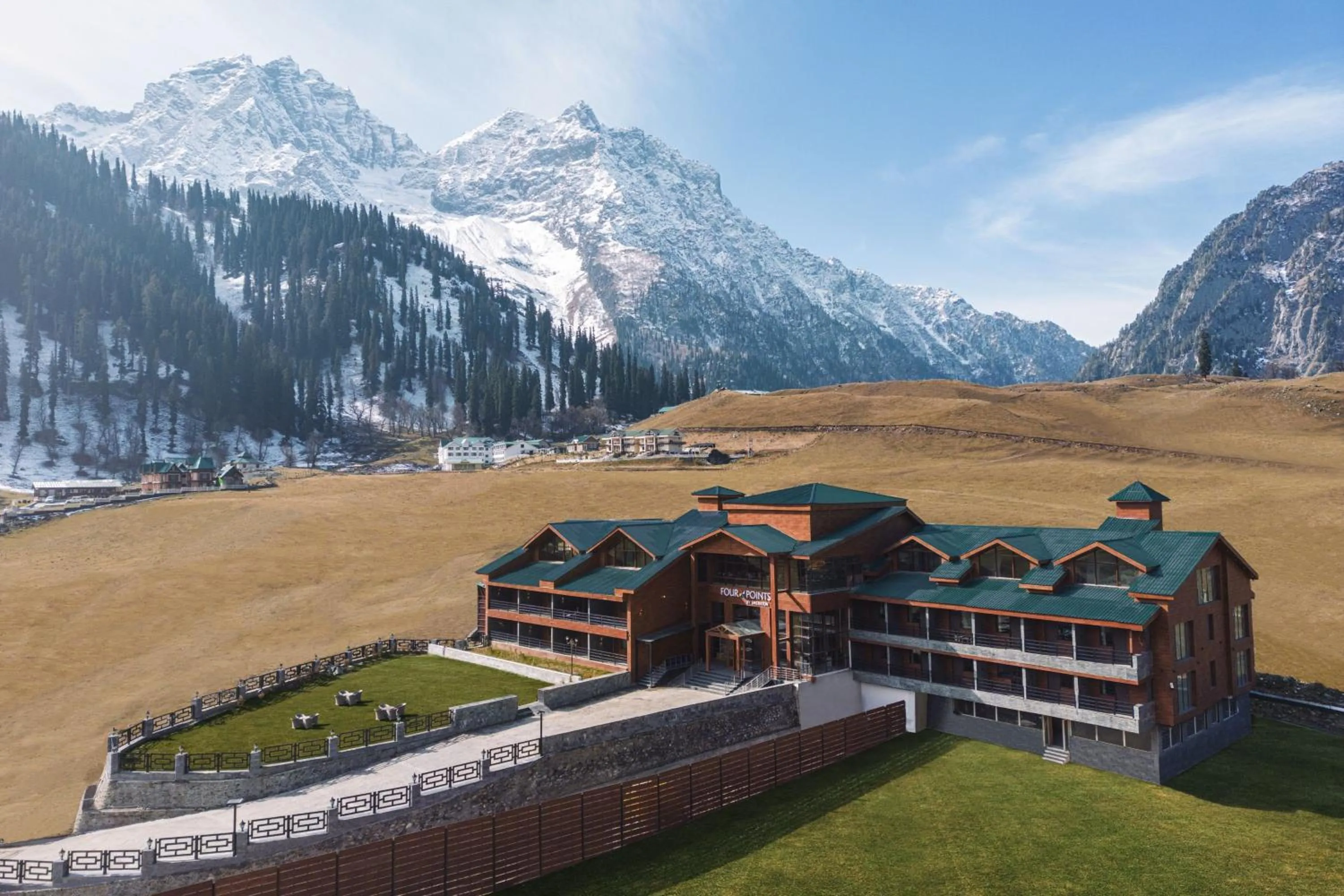 Property building in Four Points by Sheraton Sonmarg Resort