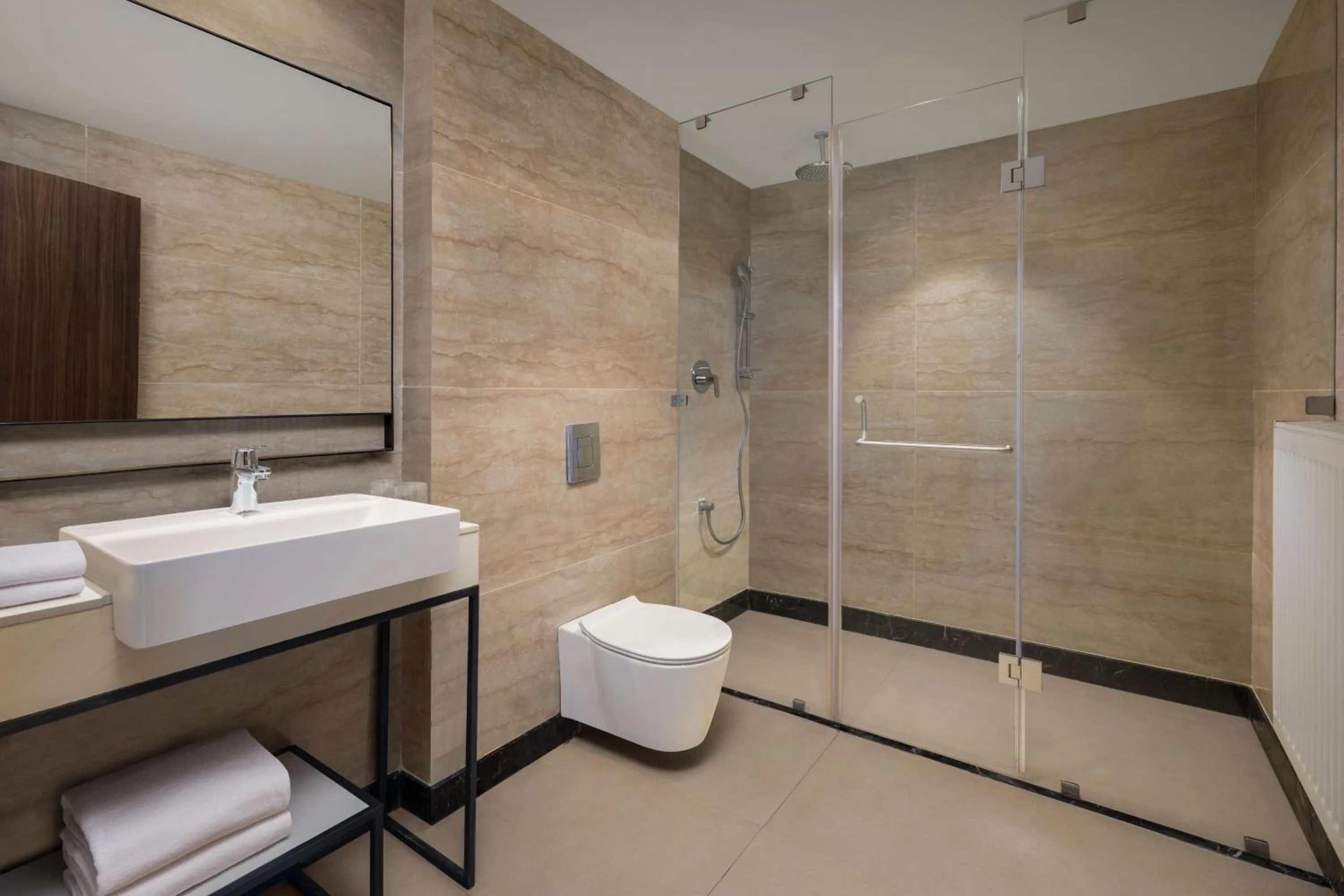 Photo of the whole room in Four Points by Sheraton Sonmarg Resort