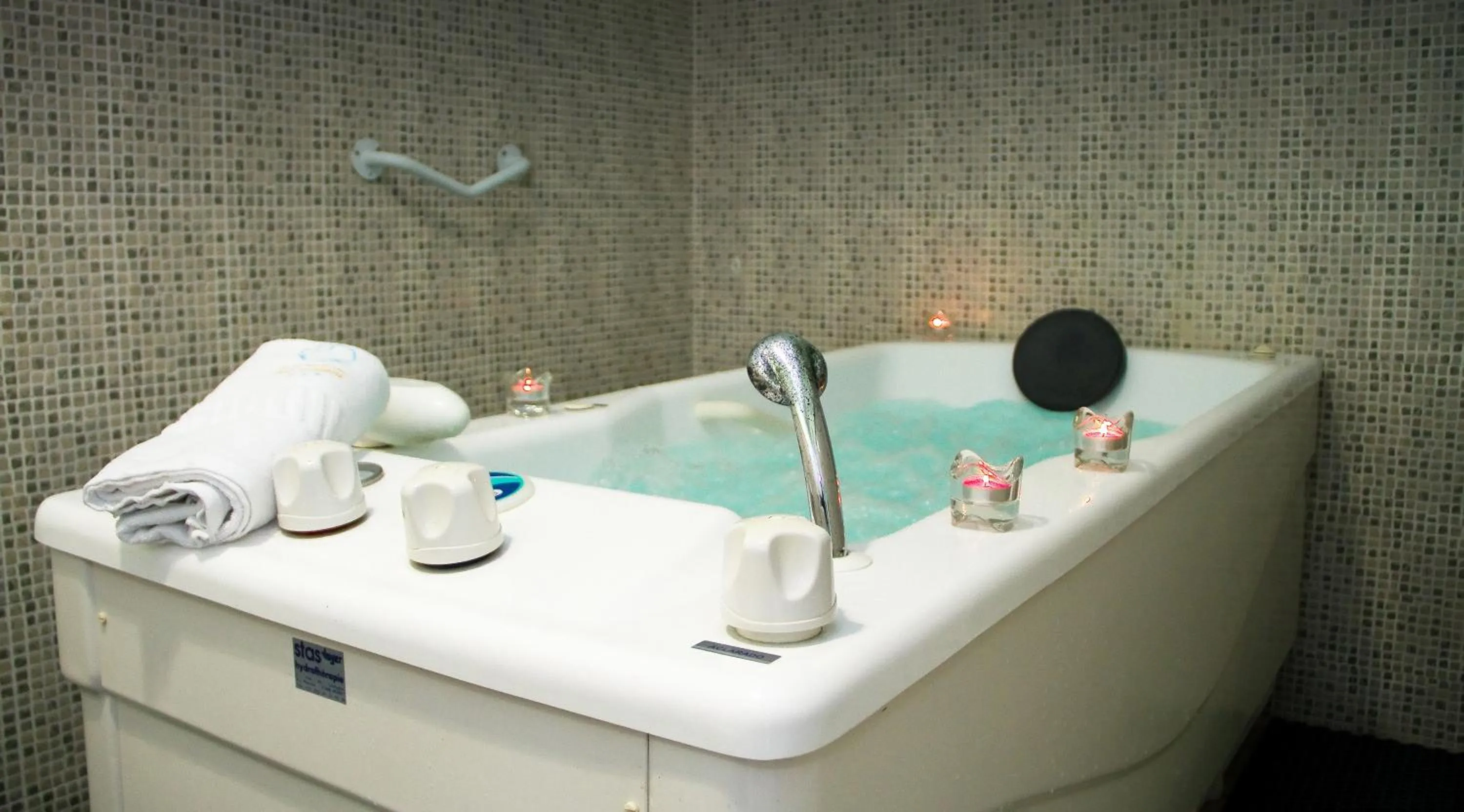 Hot Spring Bath in Hotel Balneario Río Pambre