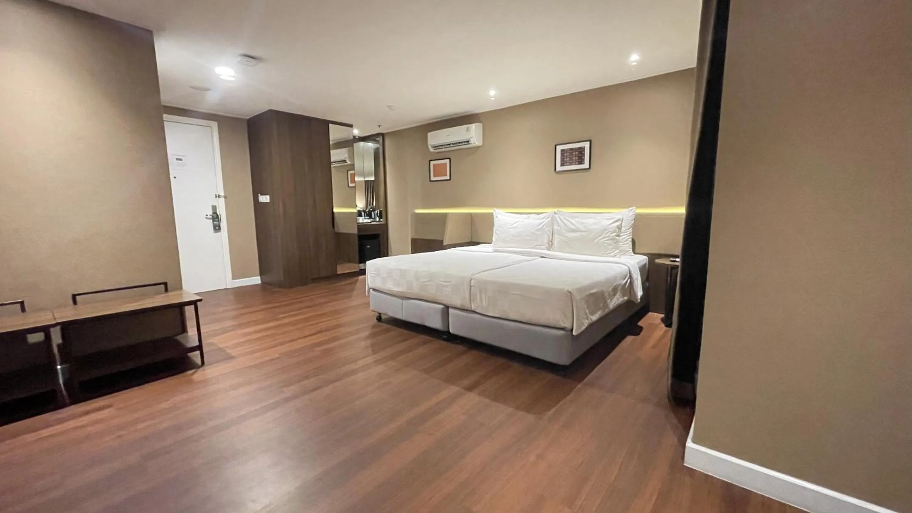Bedroom, Bed in Swiss-Belcourt Serpong