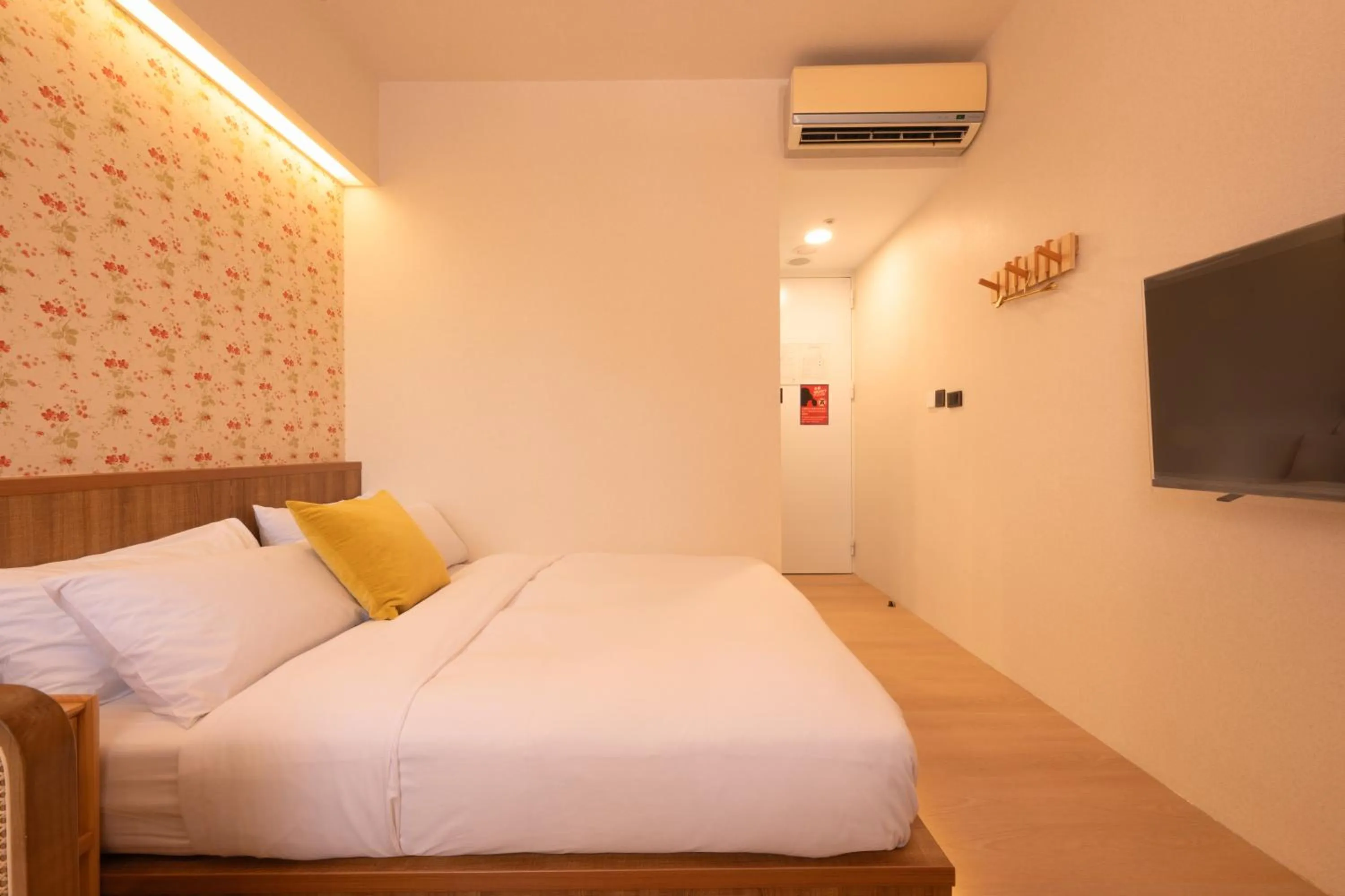 Bed in Cat Tail Pocket Inn