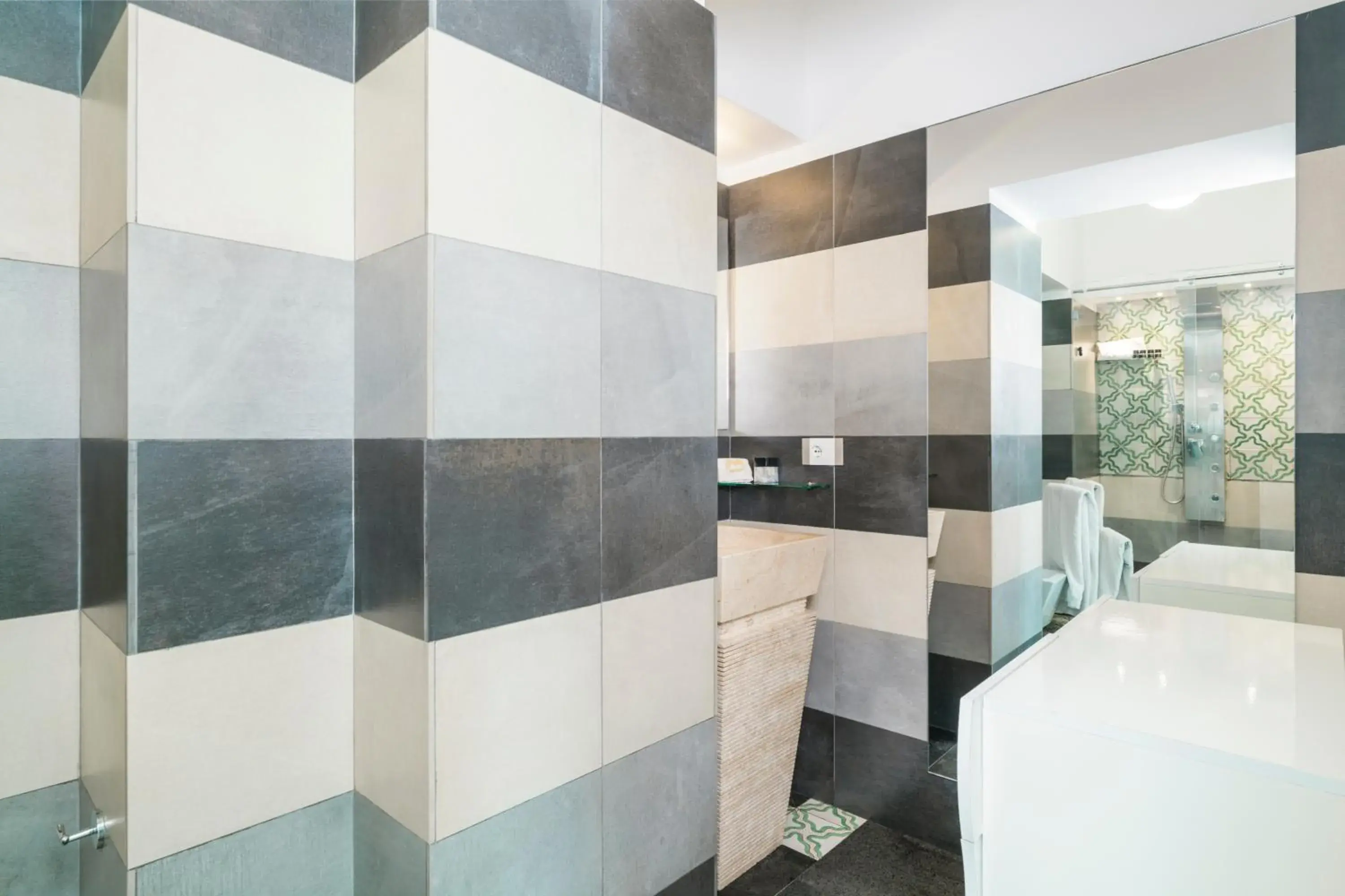 Shower, Bed in Villa Magia Shower, Bed in Villa Magia