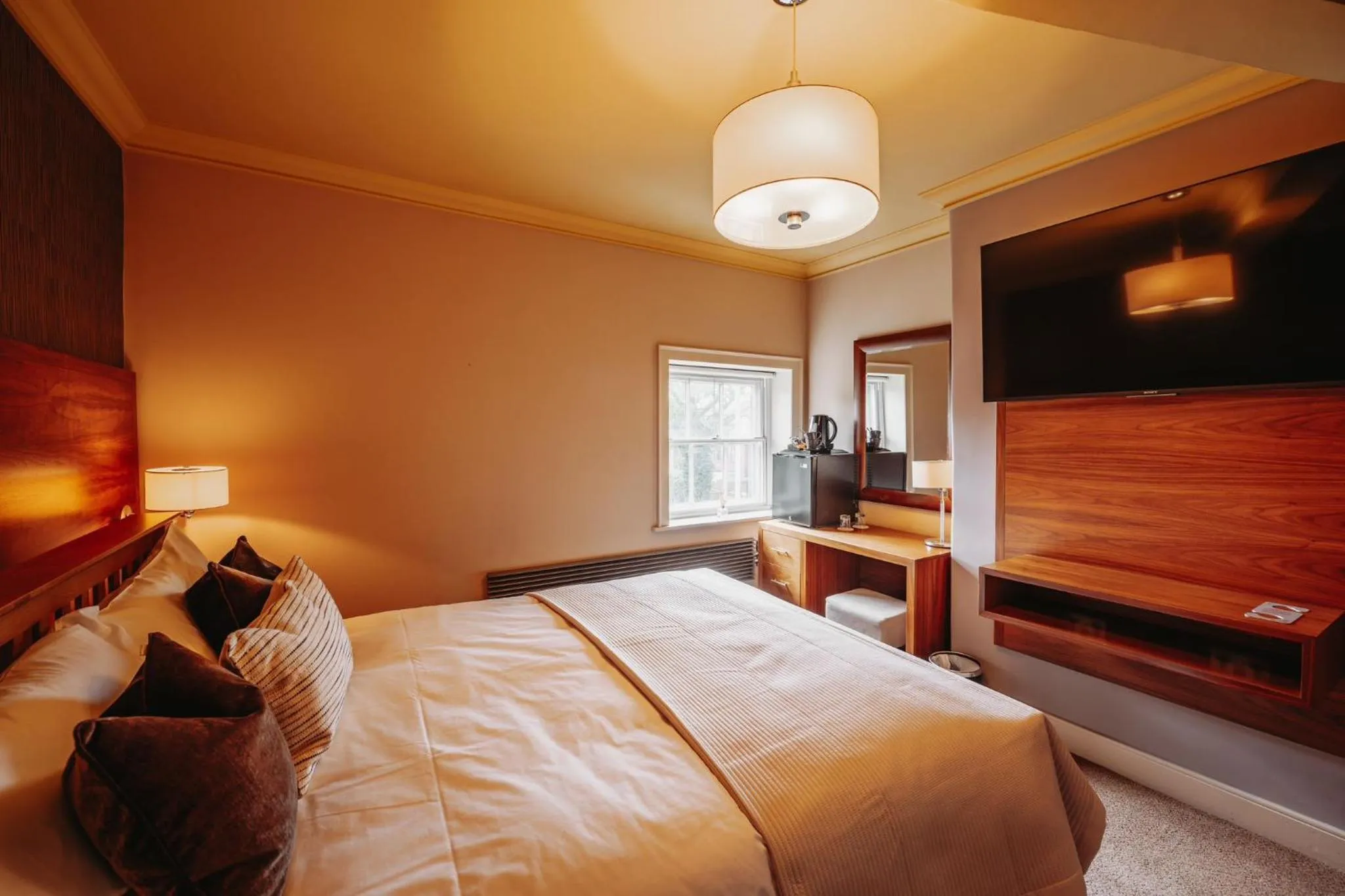 Bedroom, Bed in Old Orleton Inn