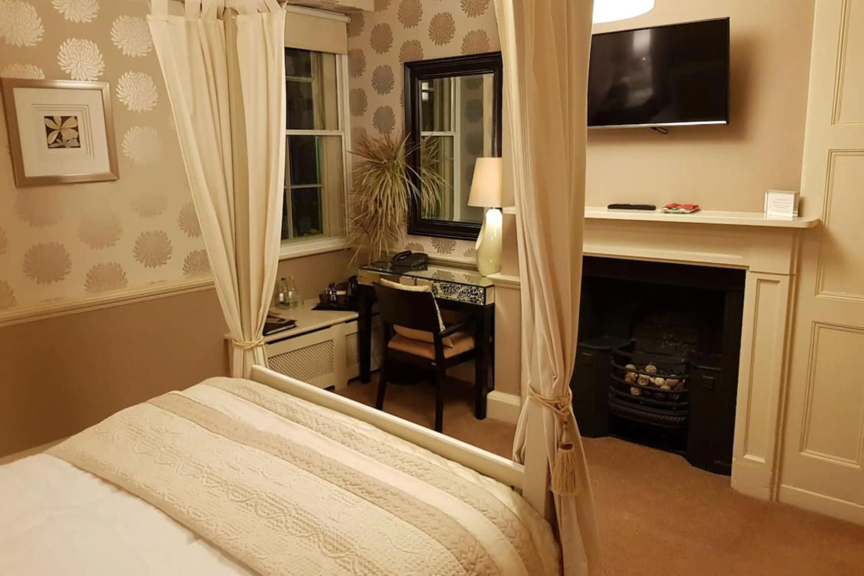 Bed in Old Orleton Inn