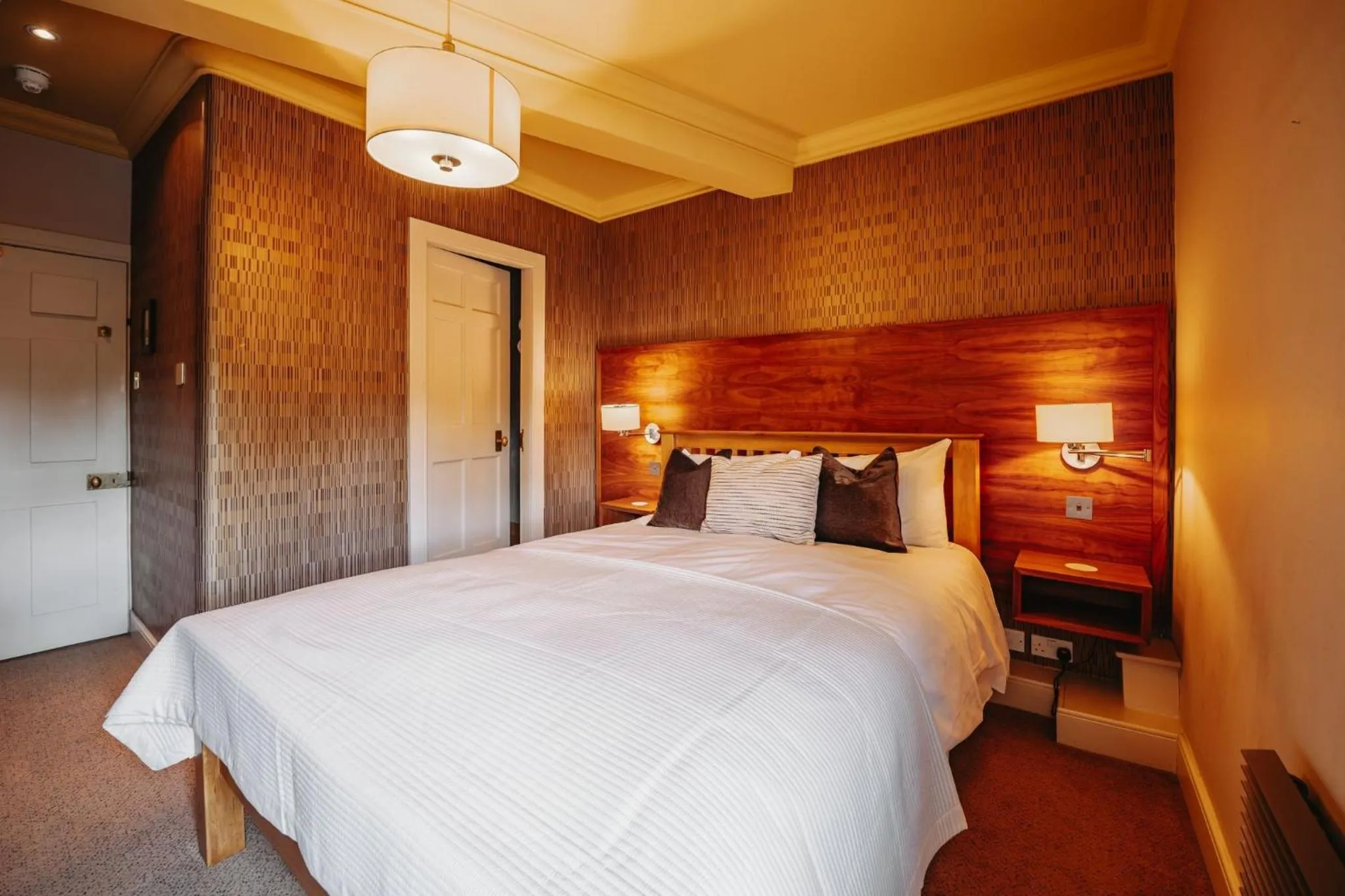 Bedroom, Bed in Old Orleton Inn