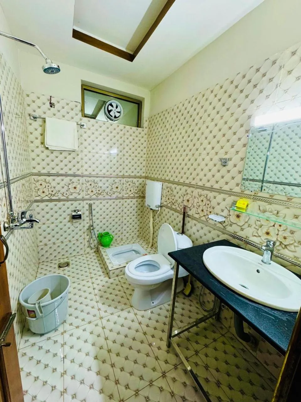 Shower in Royal Shangrila Balakot