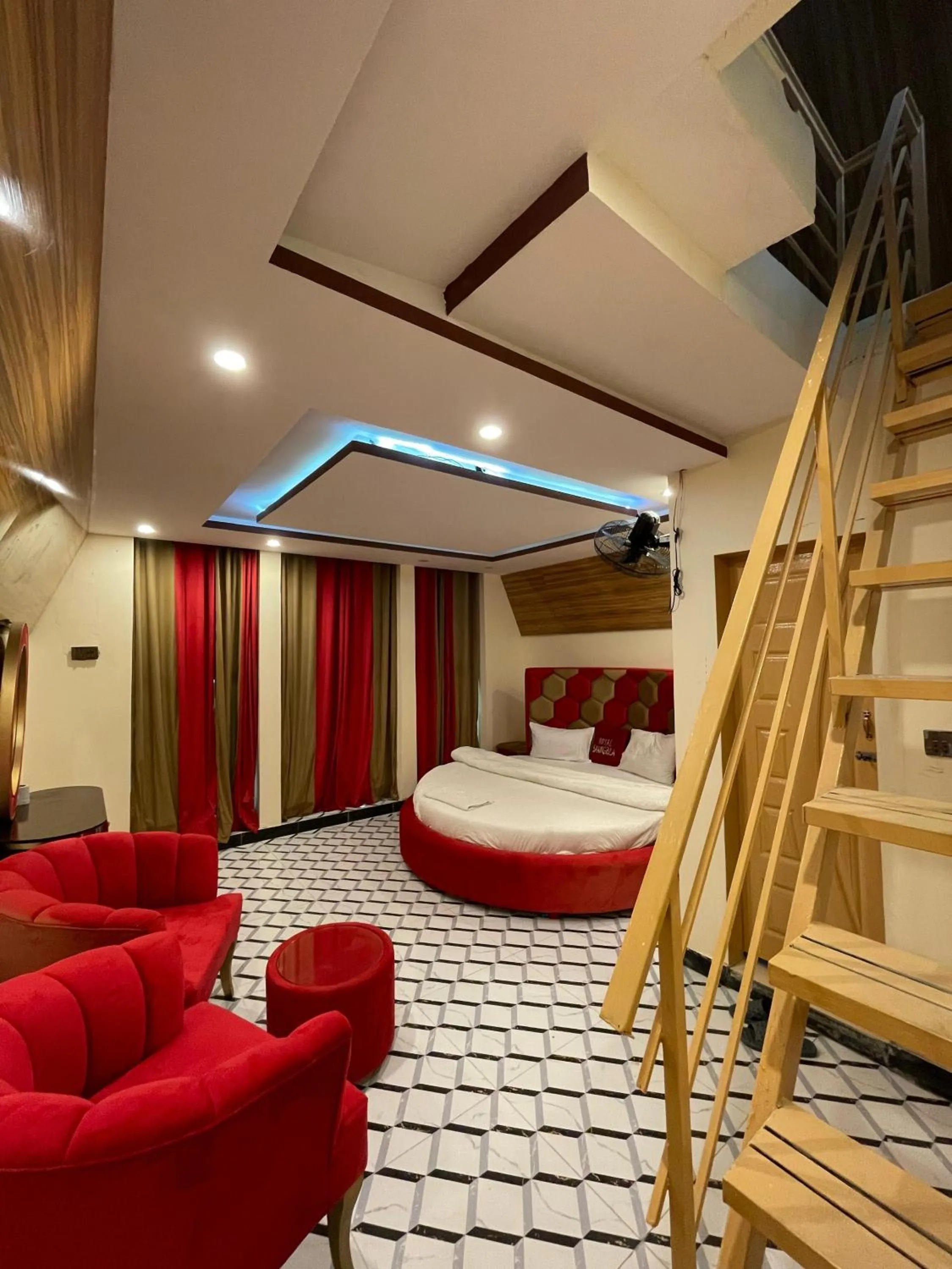 Bed in Royal Shangrila Balakot