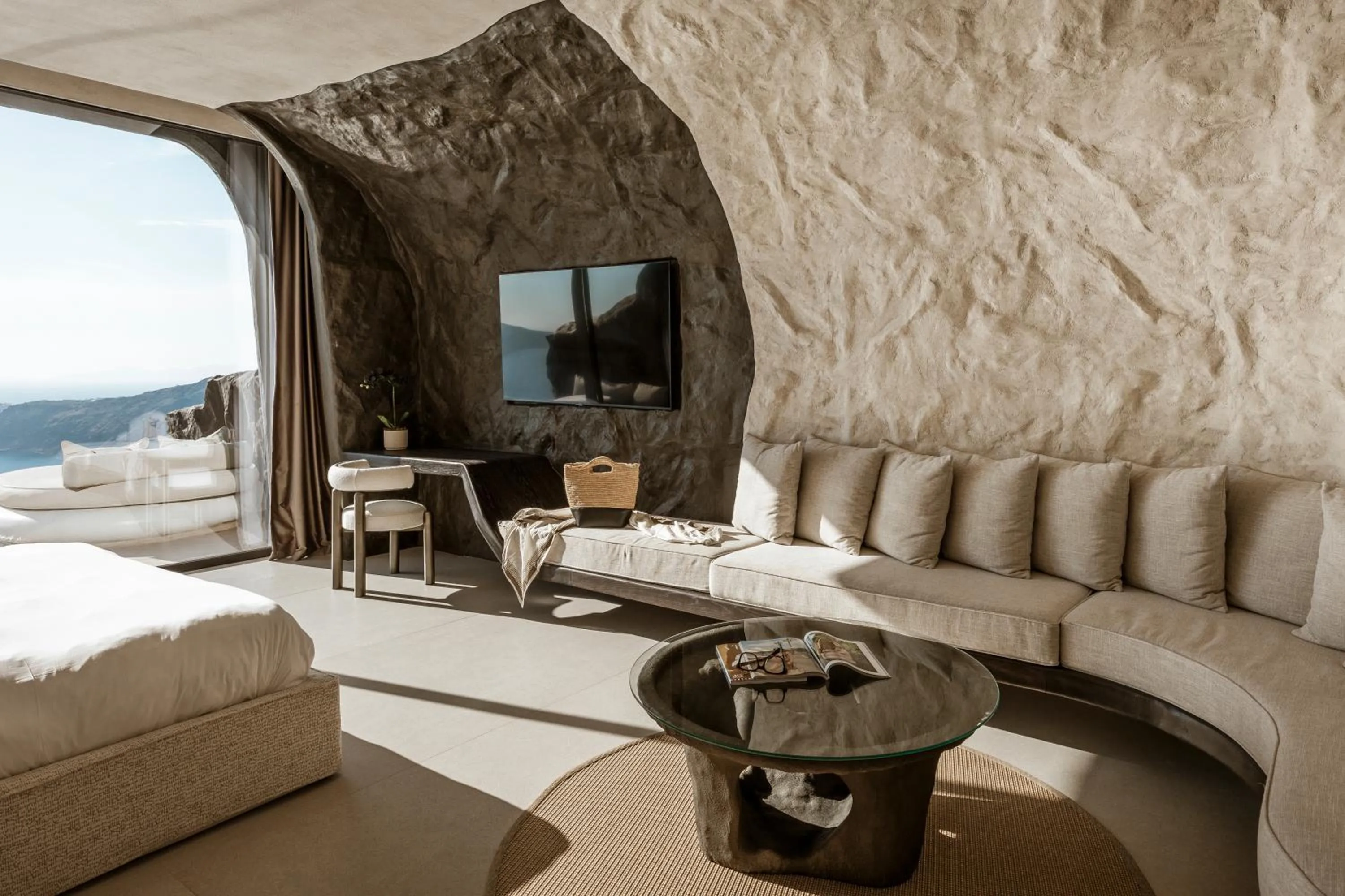 TV and multimedia, Bed in One of One Hotel