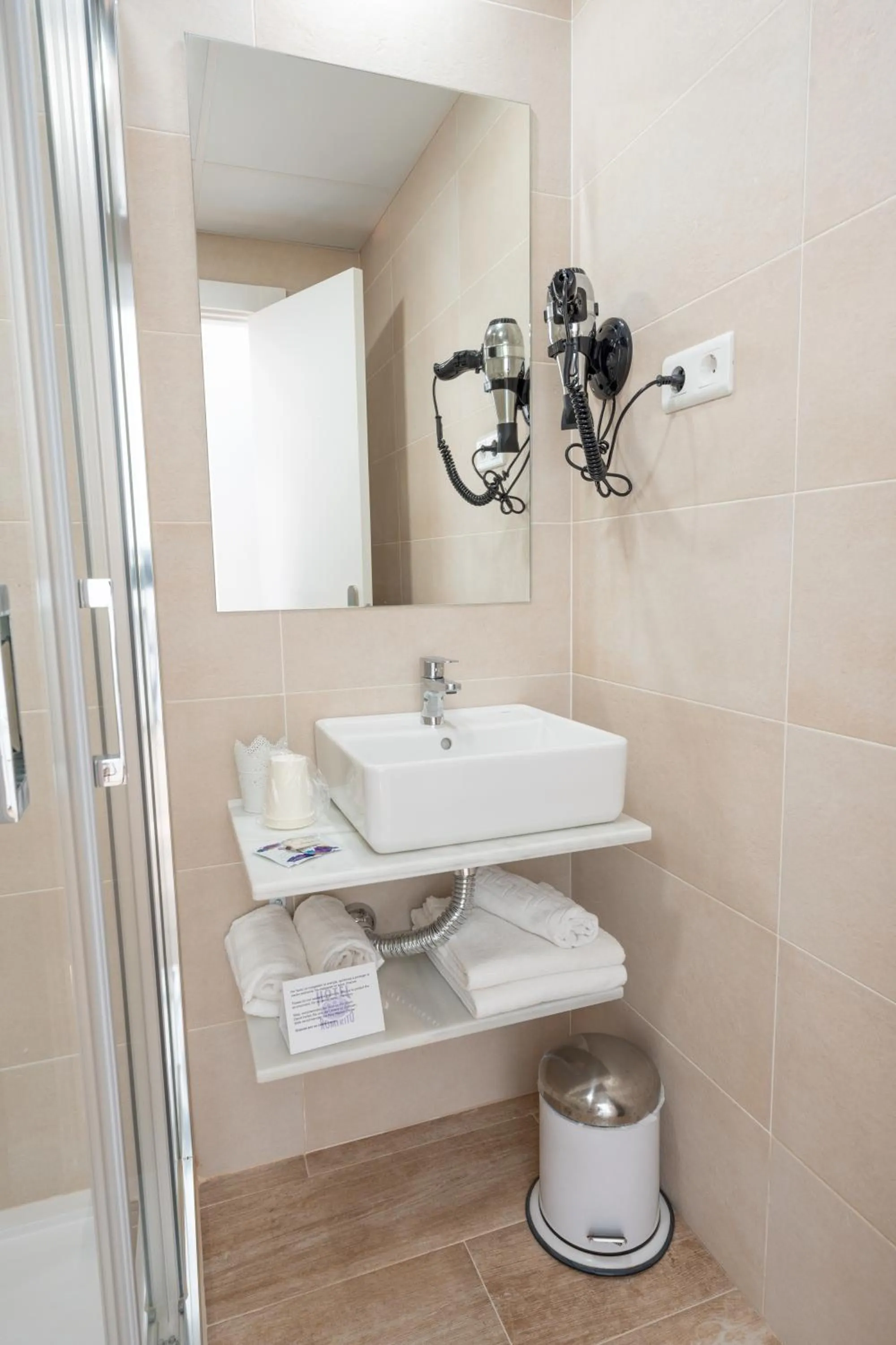 Bathroom in Hotel Romerito