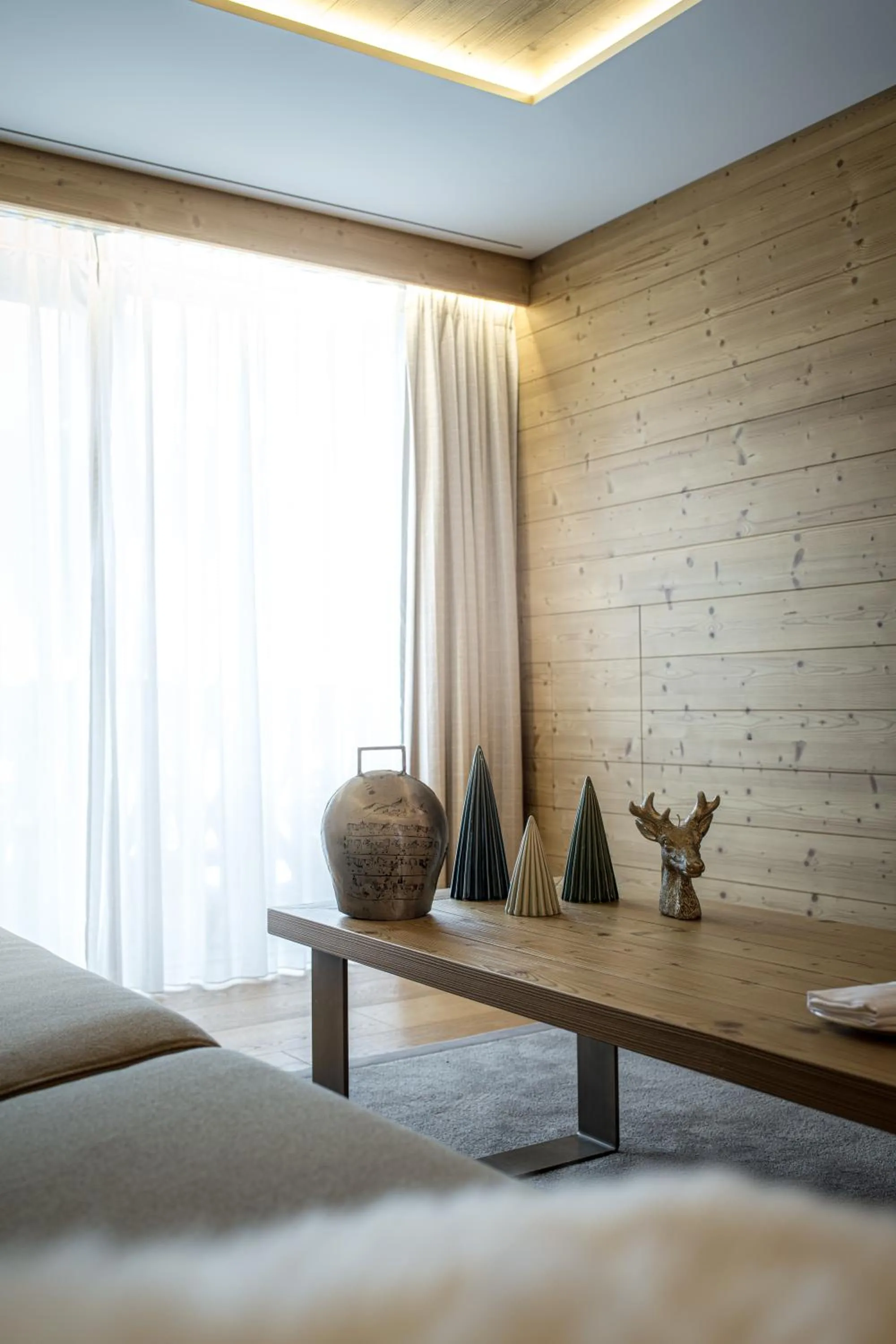 Bed in Hôtel de Rougemont & Spa