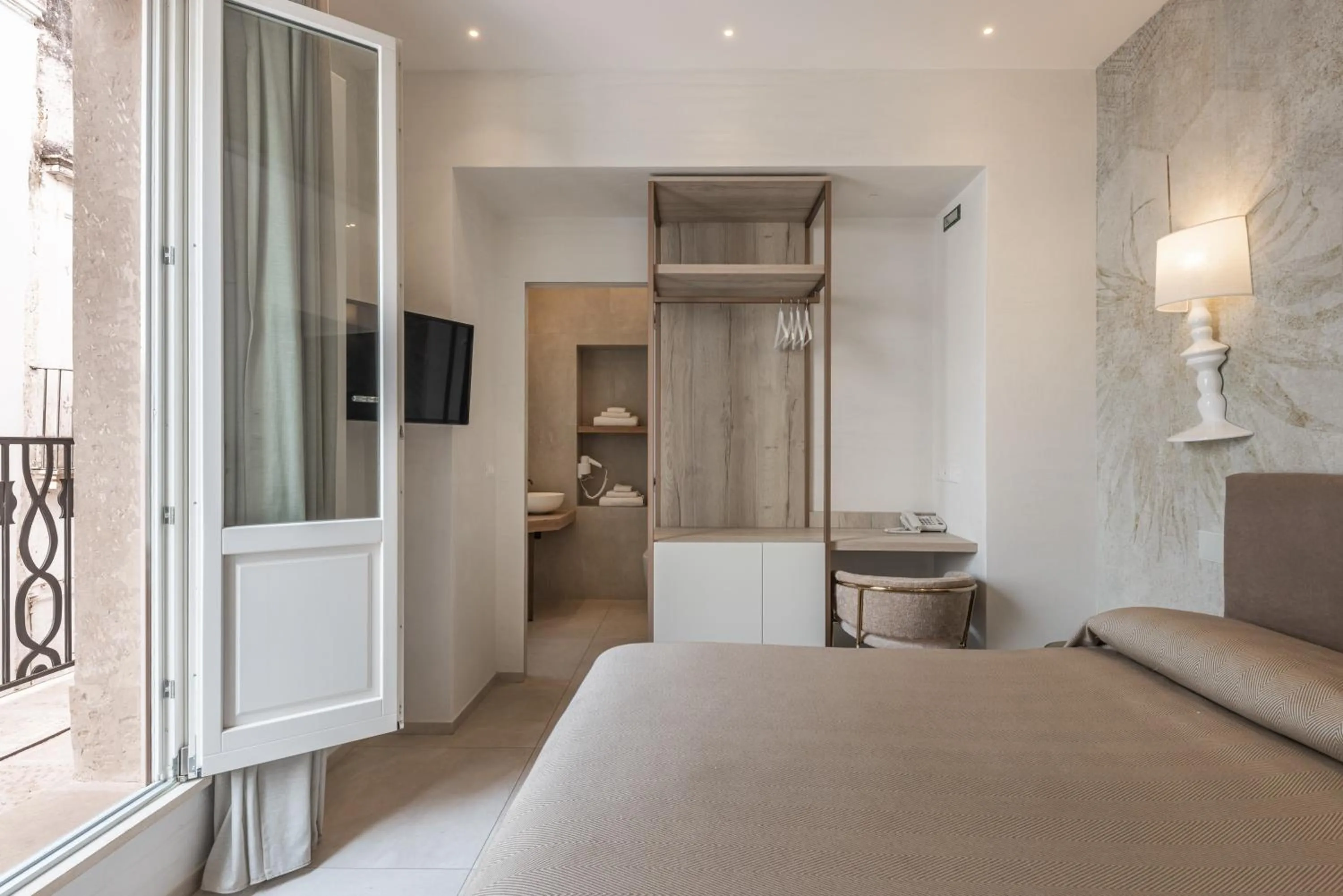 Bed in Palazzo Arco Cadura Hotel & Spa