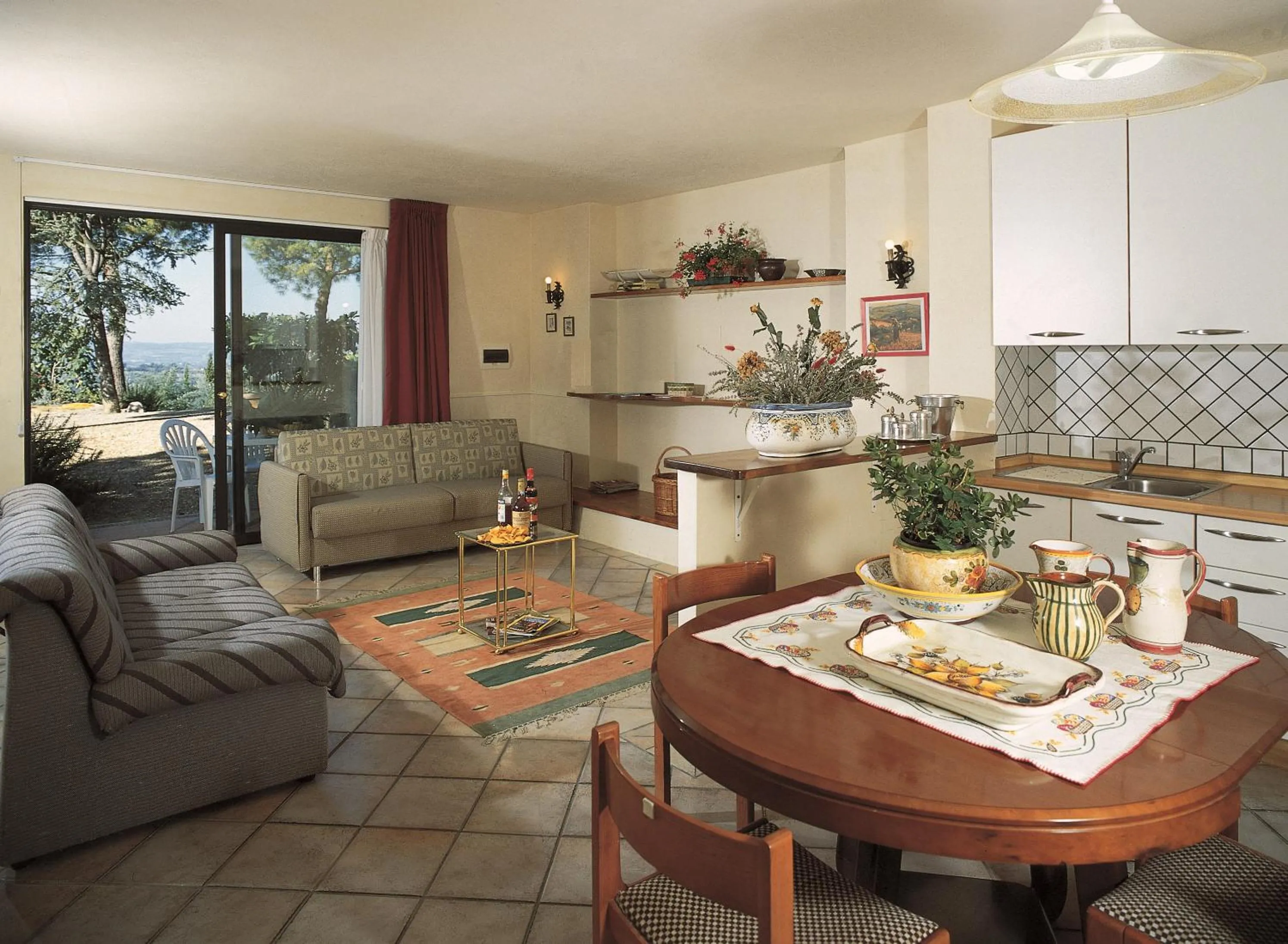 Dining area in Villa Il Borraccio - Apartments Azalea and Begonia