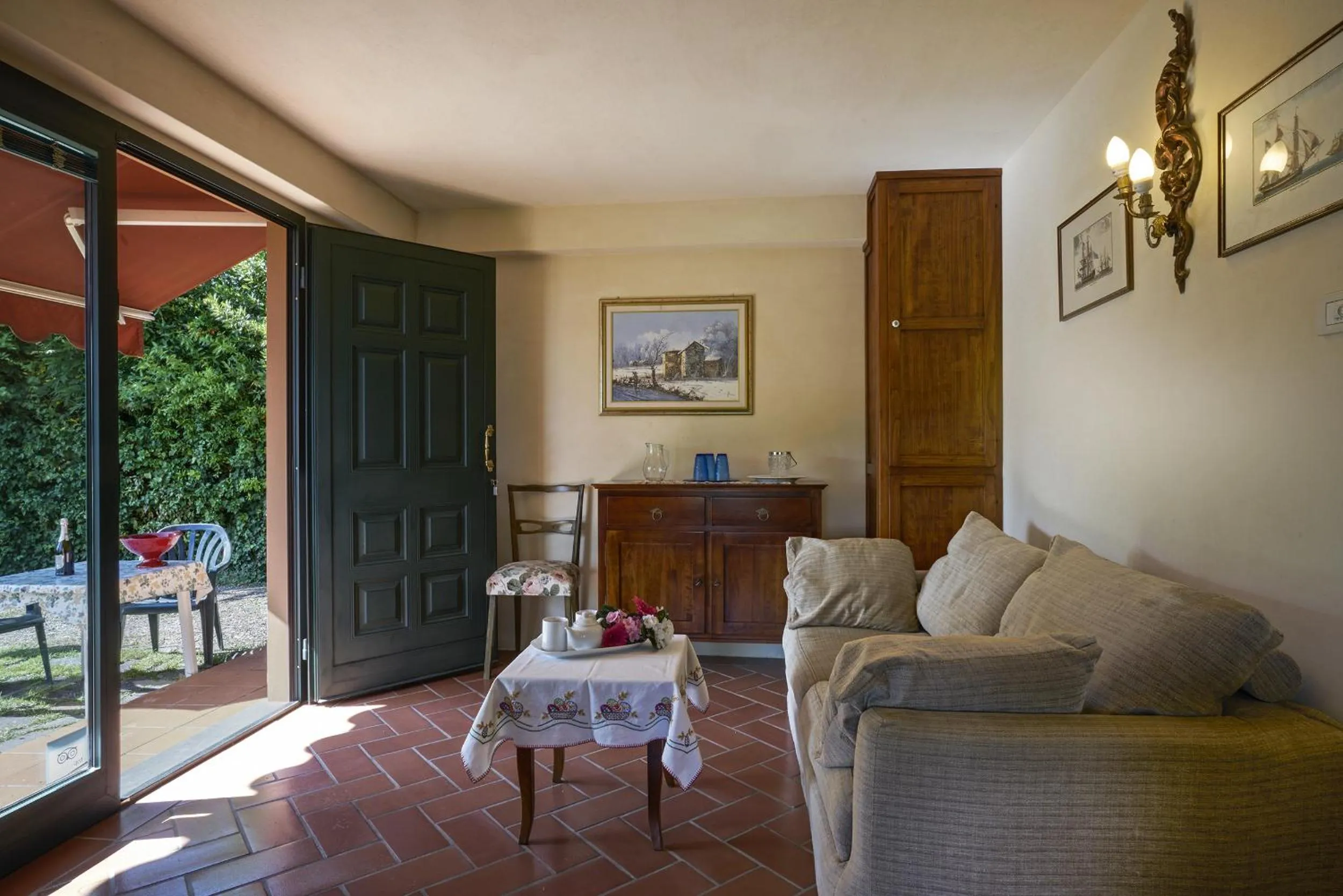 Living room in Villa Il Borraccio - Apartments Azalea and Begonia