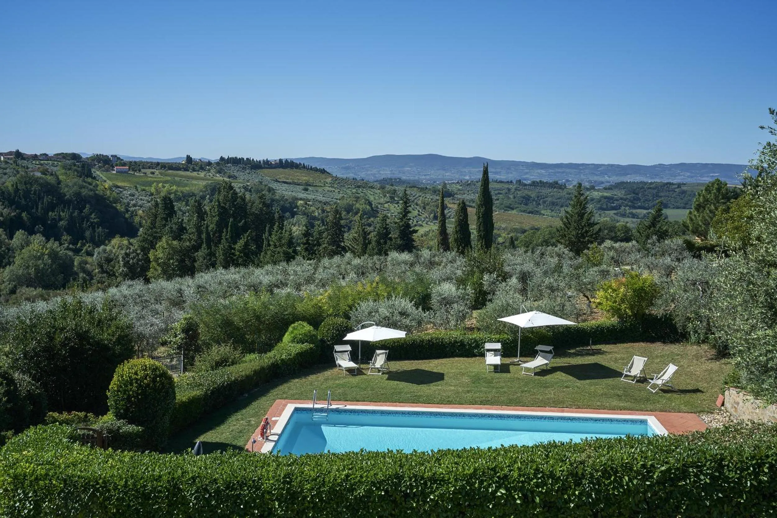 Swimming pool in Villa Il Borraccio - Apartments Azalea and Begonia