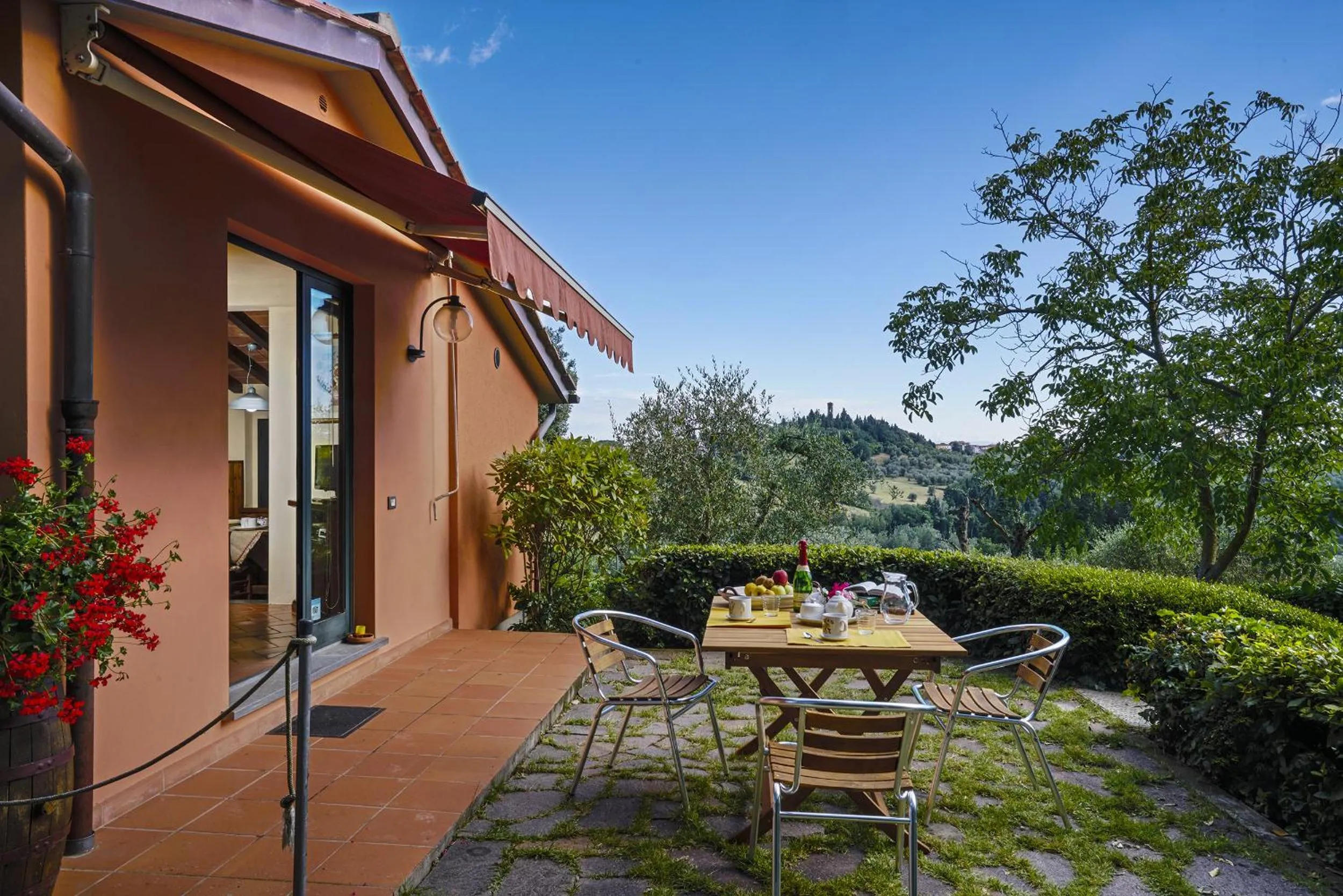 Property building in Villa Il Borraccio - Apartments Azalea and Begonia