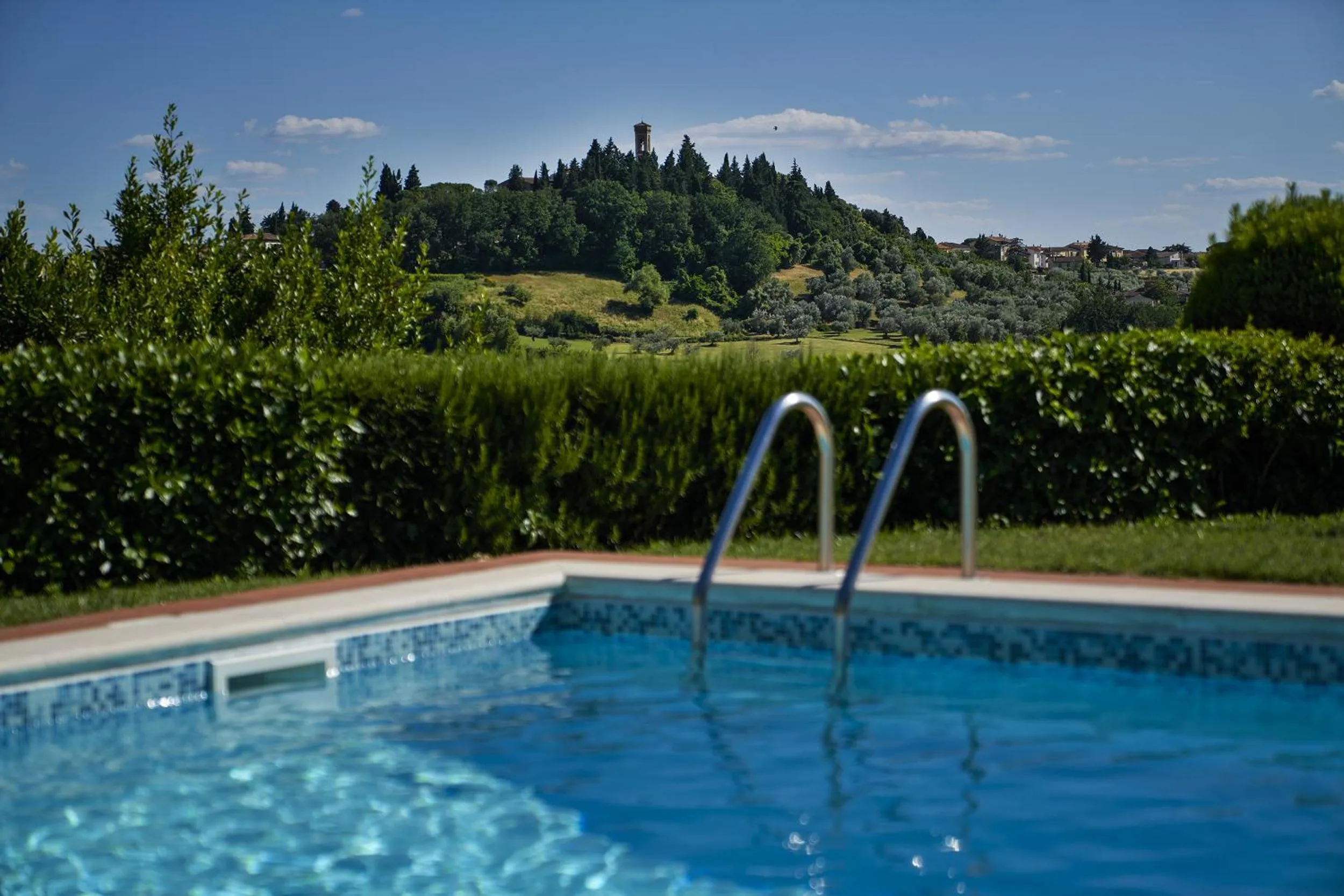 Pool view in Villa Il Borraccio - Apartments Azalea and Begonia