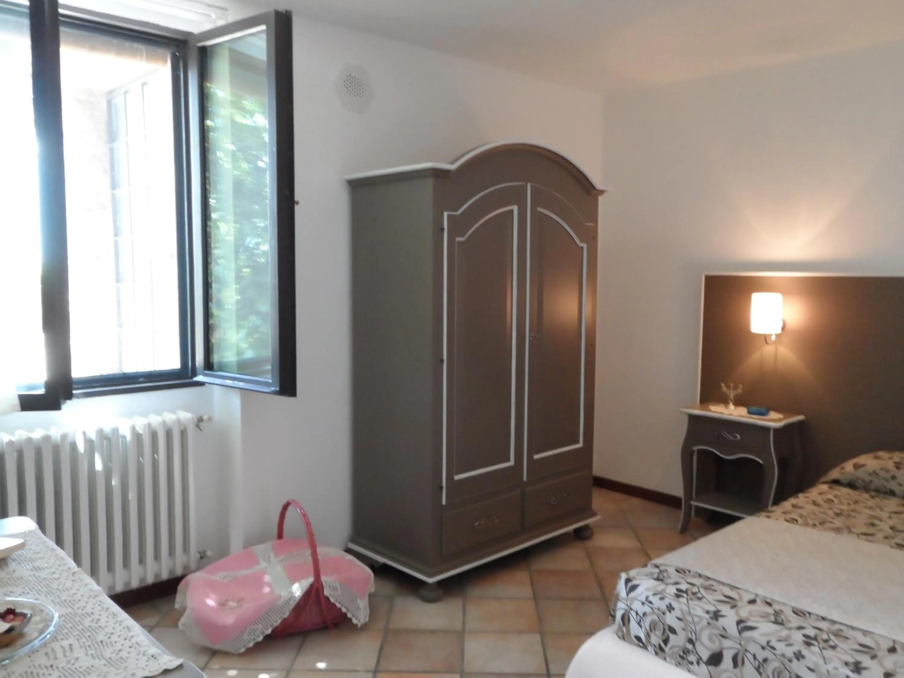 Bedroom, Bed in Villa Il Borraccio - Apartments Azalea and Begonia
