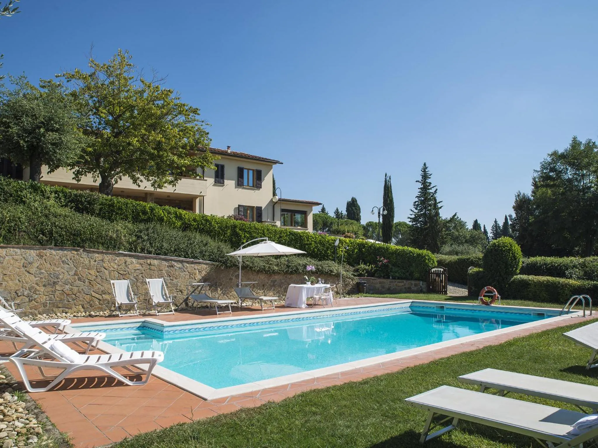 Swimming pool in Villa Il Borraccio - Apartments Azalea and Begonia