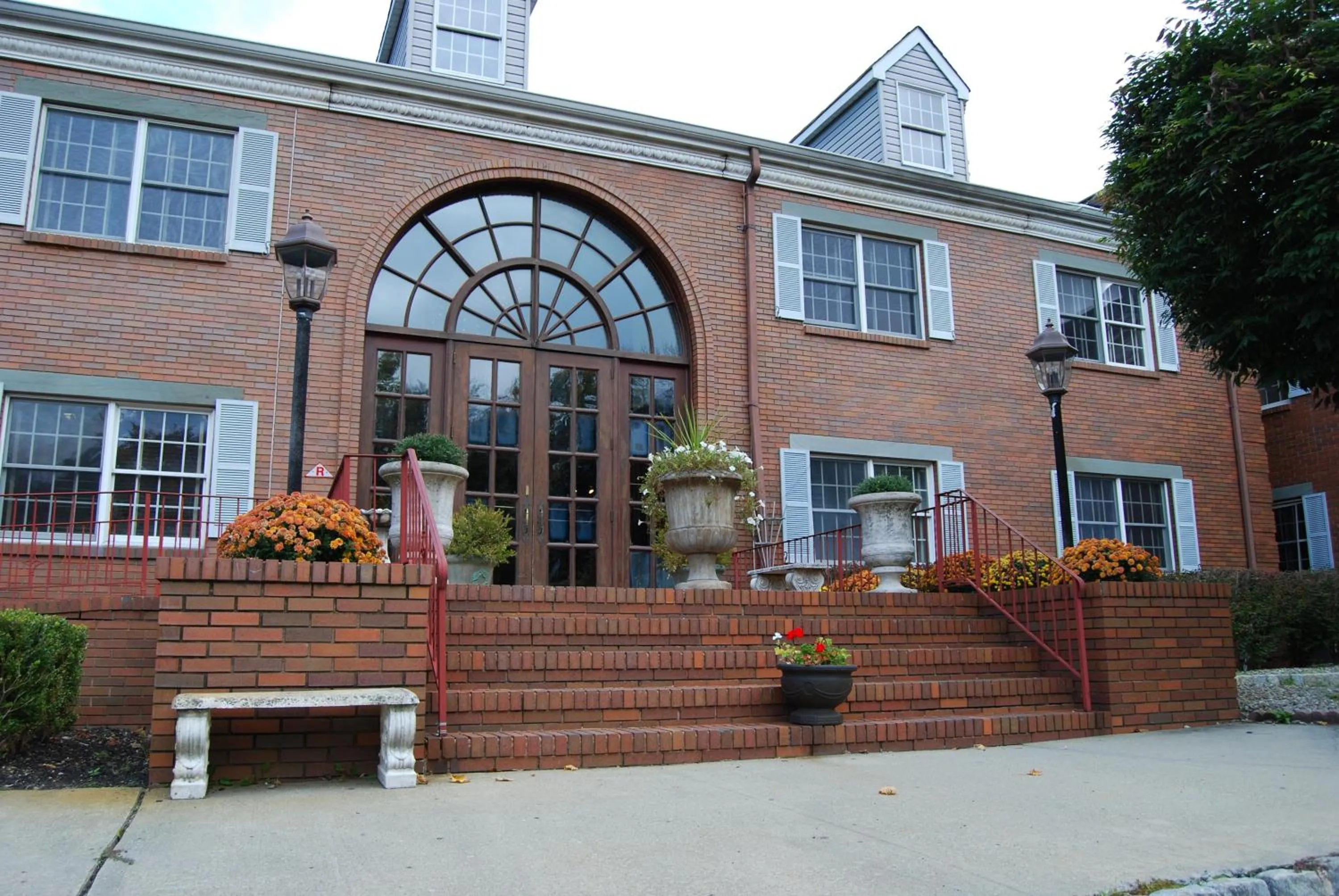 Facade/entrance in Colts Neck Inn Hotel